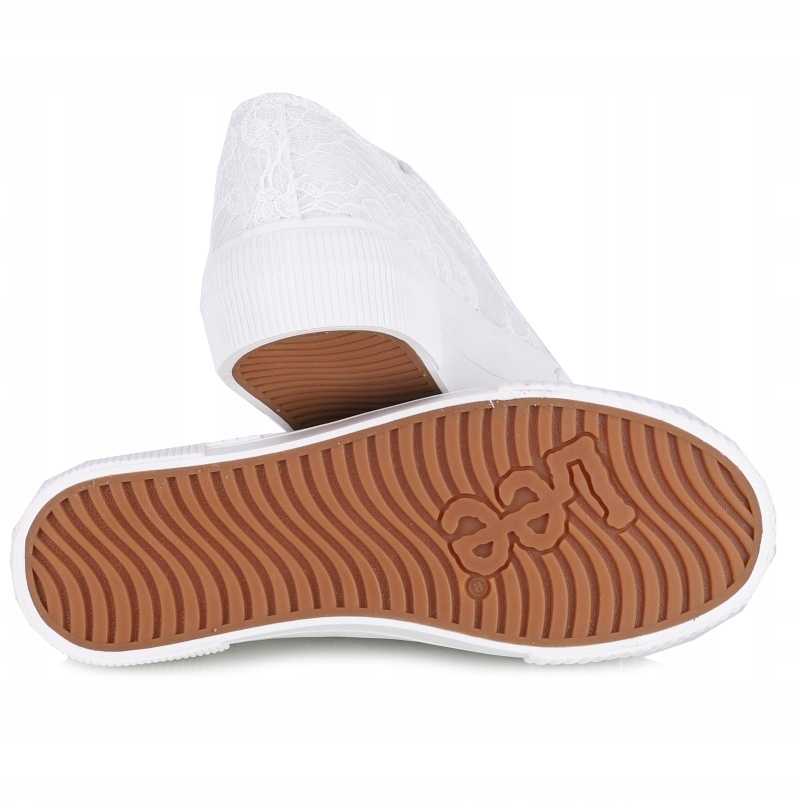 Lekka konstrukcja i tekstylne wnętrze