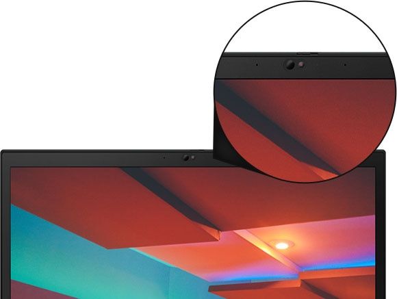Zbliżenie Lenovo ThinkPad T590 ThinkShutter, osłona prywatności kamery internetowej.