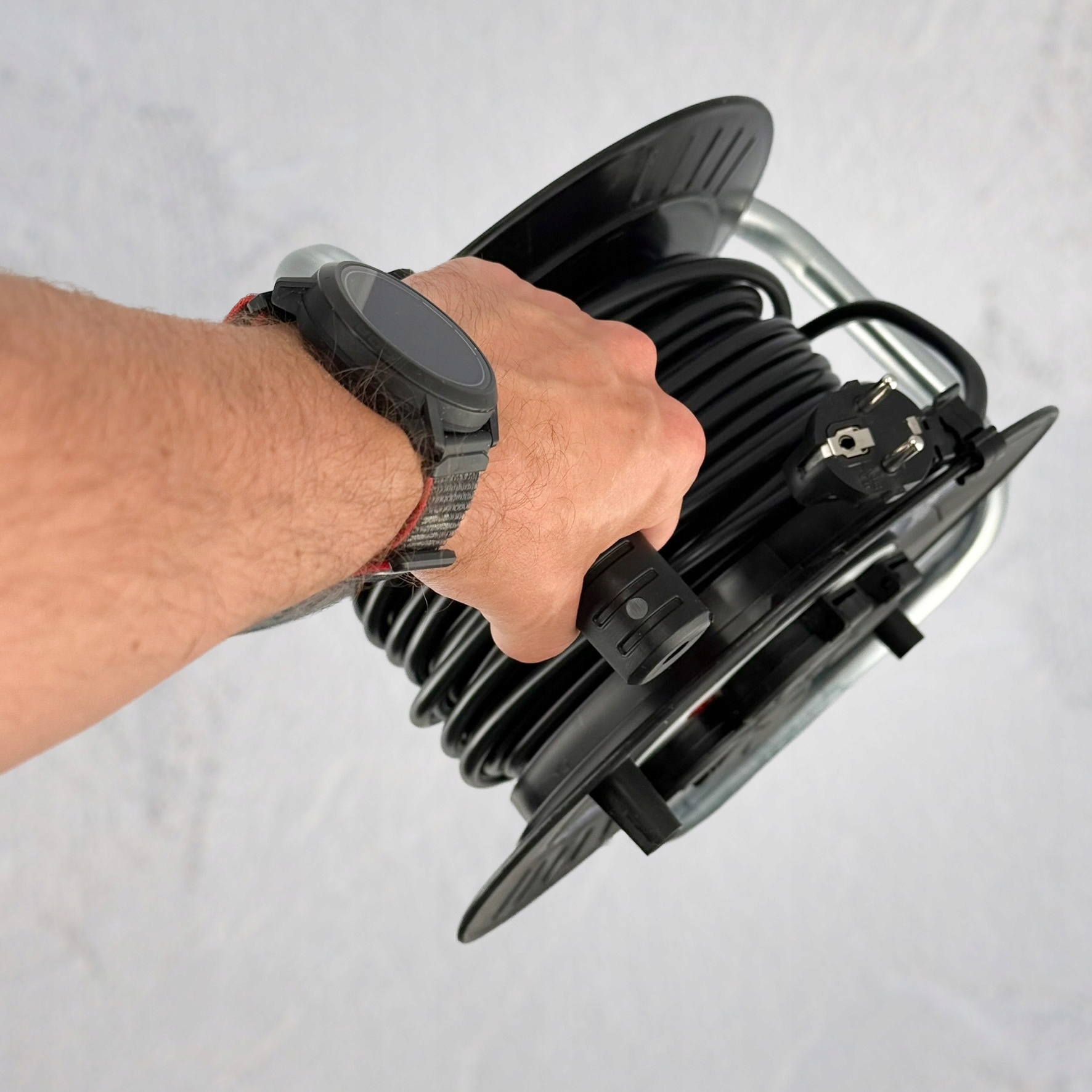 Bezpieczne zasilanie w każdych warunkach – idealny do użytku wewnętrznego i zewnętrznego