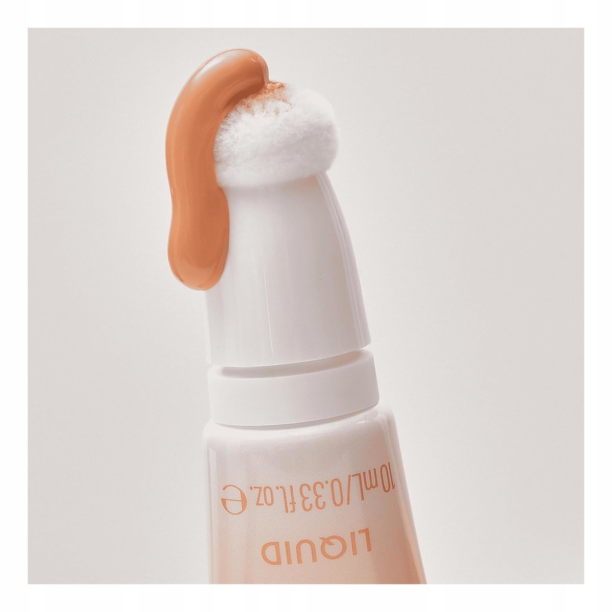 Wbudowany aplikator dla łatwego i precyzyjnego nakładania