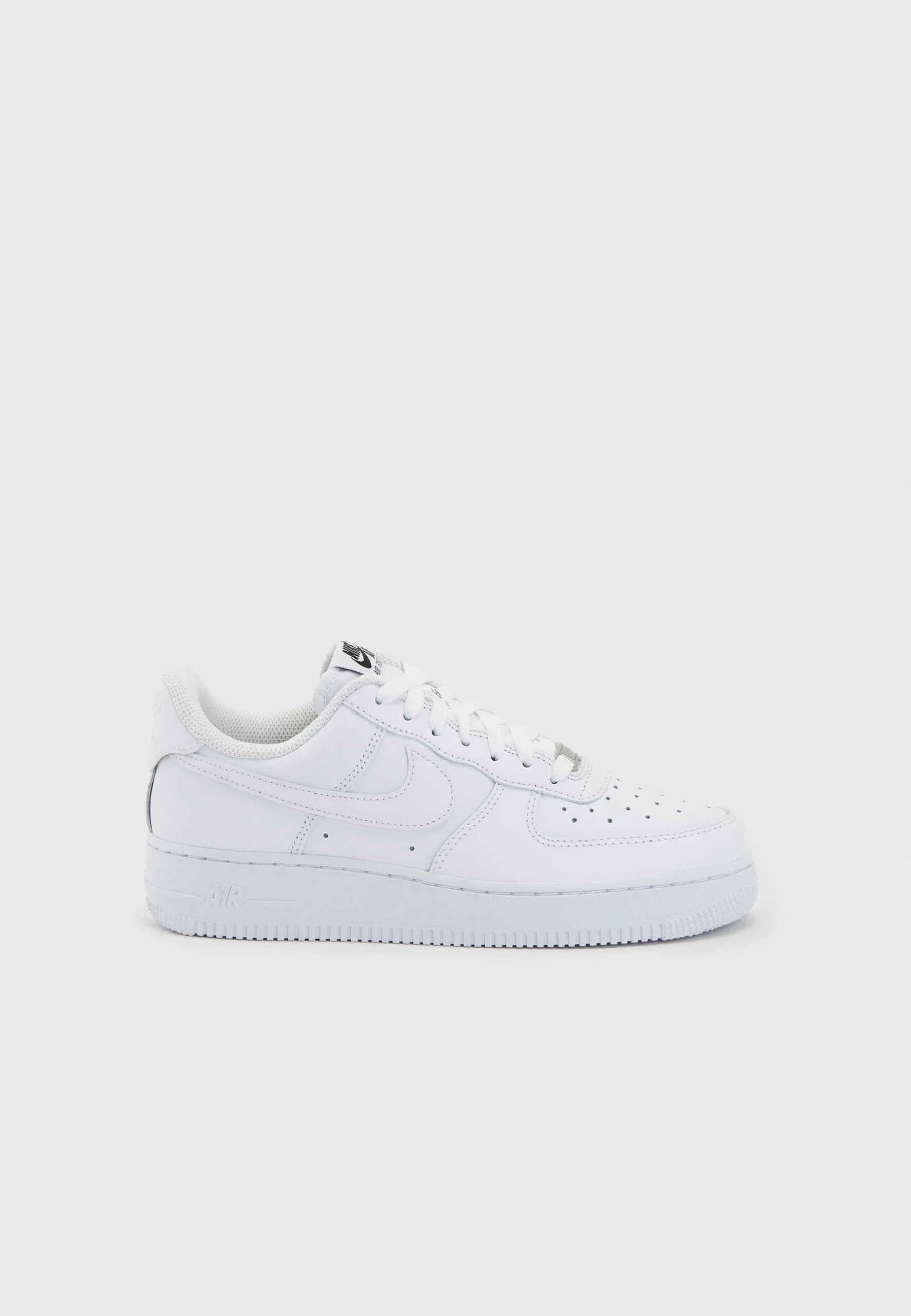 Nike Air Force 1 07 DX5883-100 – Klasyczne białe sneakersy dla kobiet