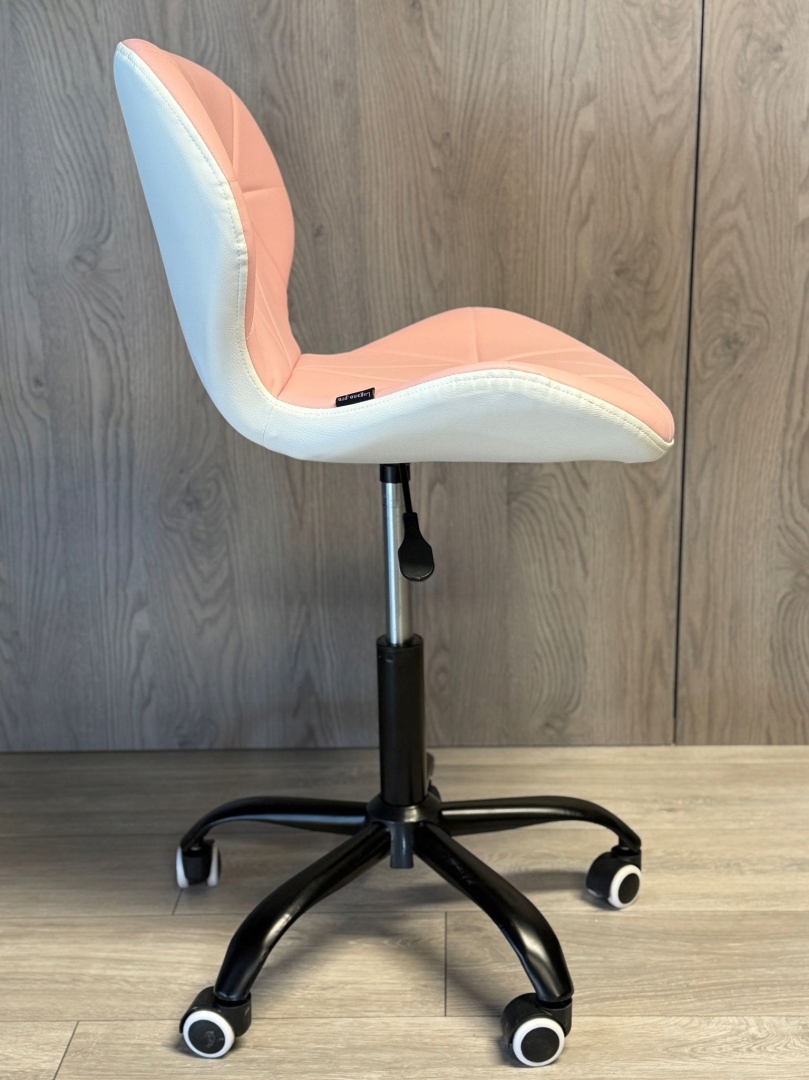 Obrotowa podstawa na stalowym podwoziu