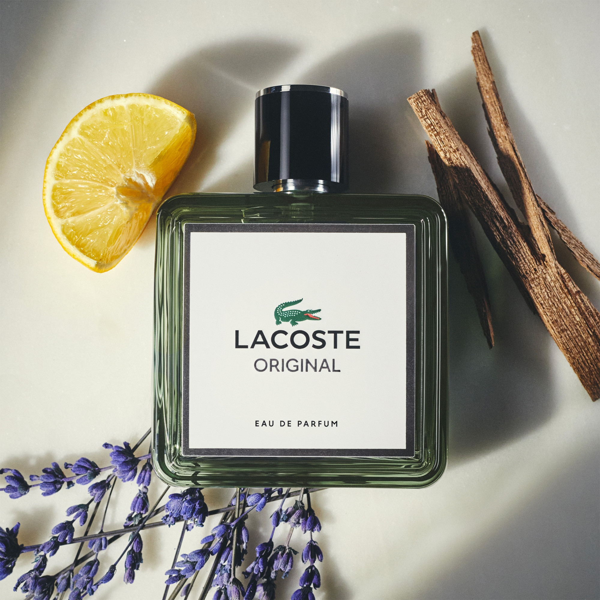 Nuty zapachowe Lacoste Original – Odkryj drzewno-aromatyczną kompozycję