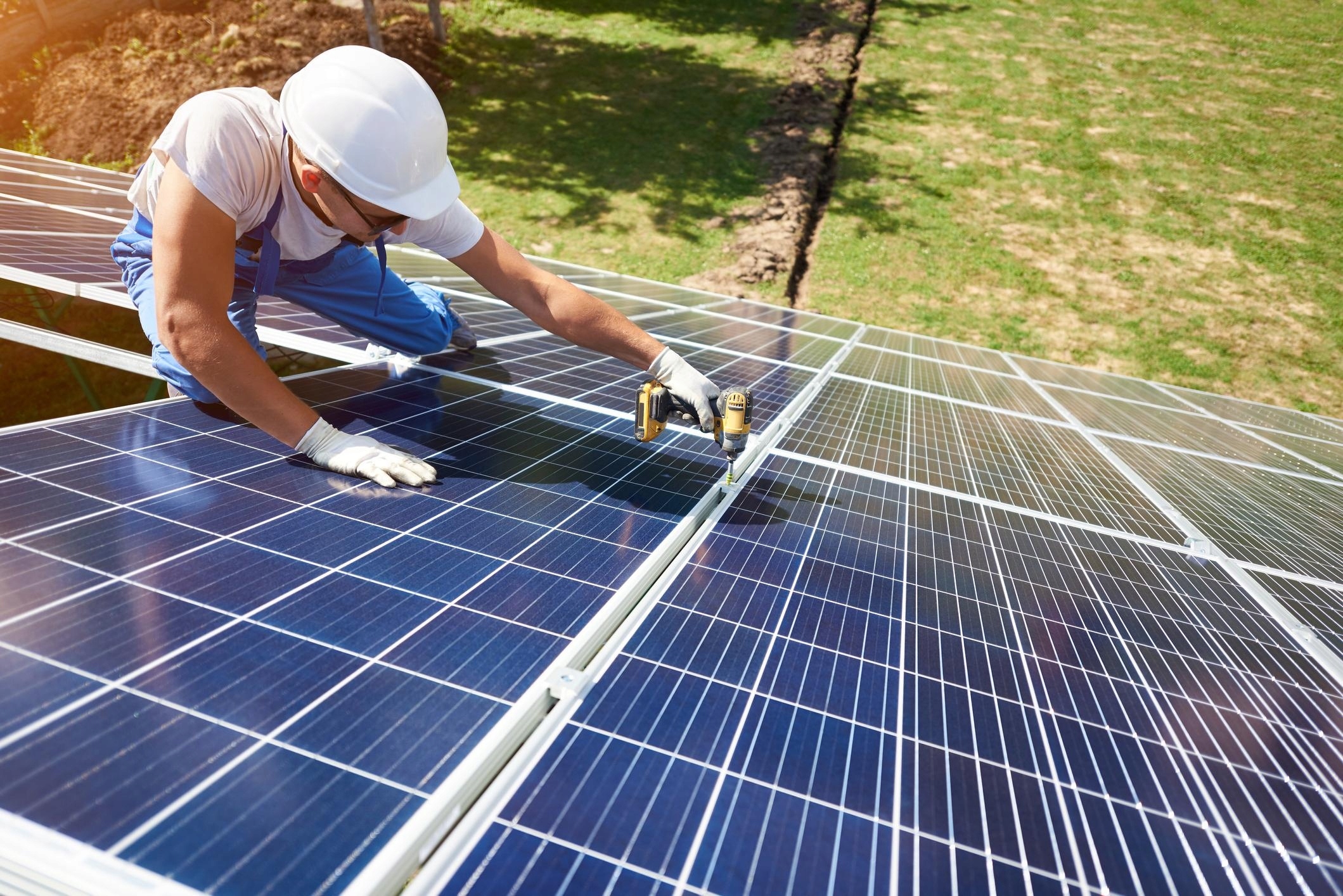 Praska do złączy fotowoltaicznych MC 4 – Niezbędne narzędzie dla instalacji solarnych