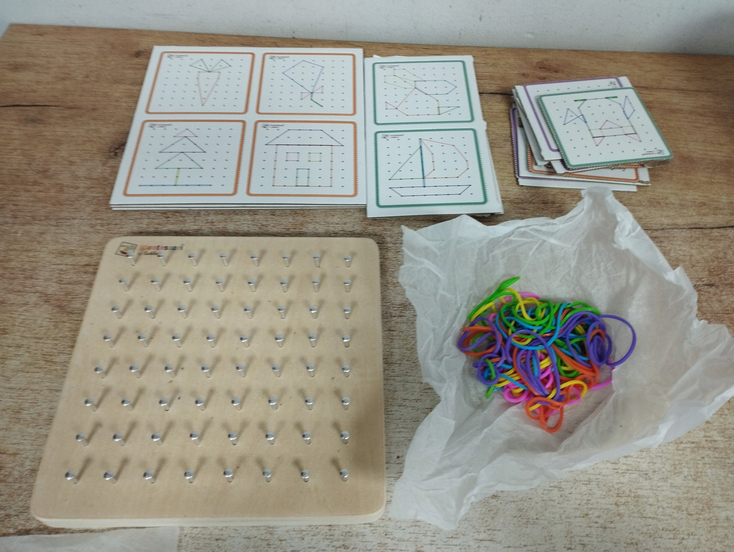 Zestaw Montessori Geometry Board – Rozwój małej motoryki