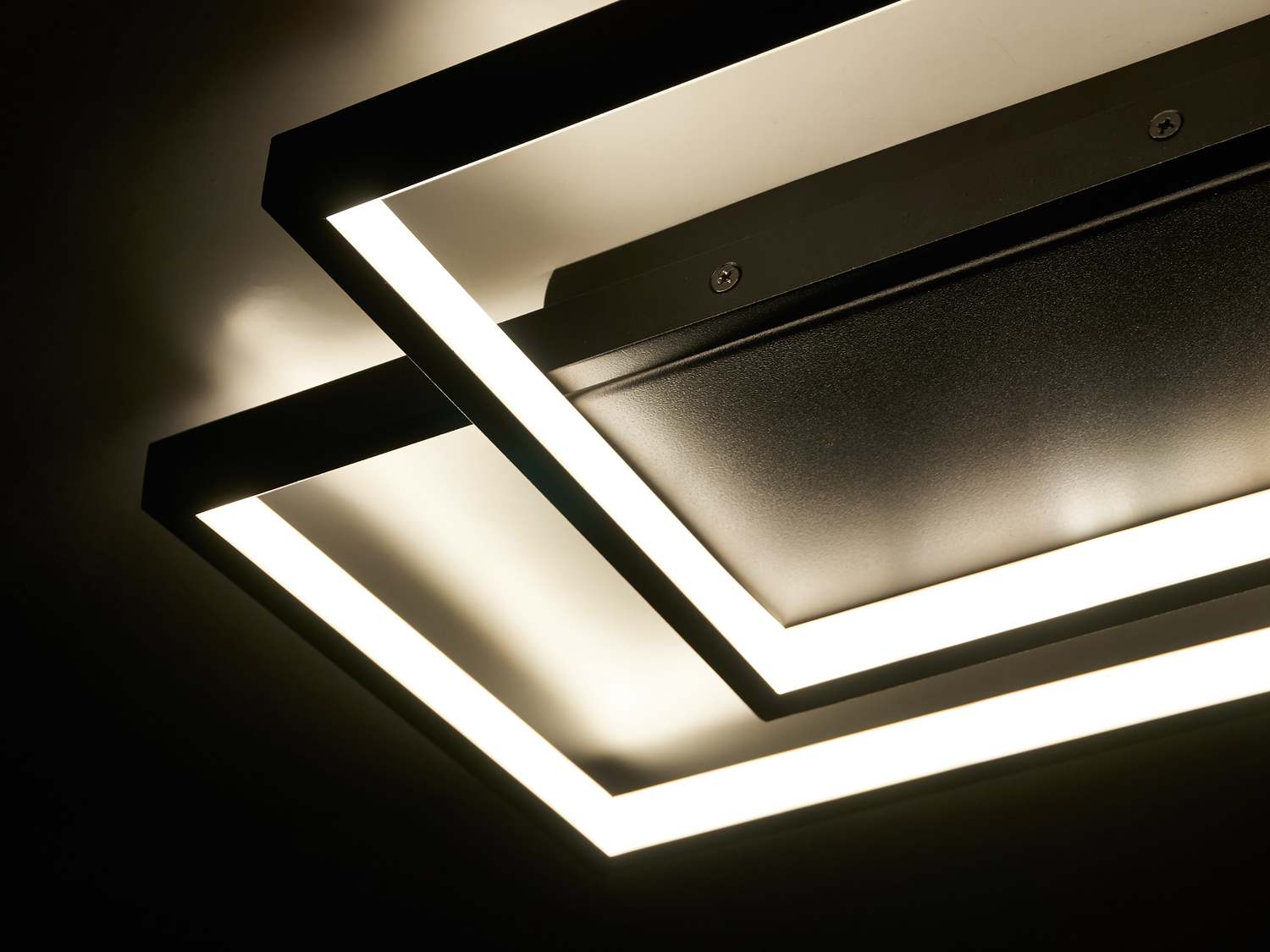 Funkcjonalność ściemniania i zmiany barwy światła