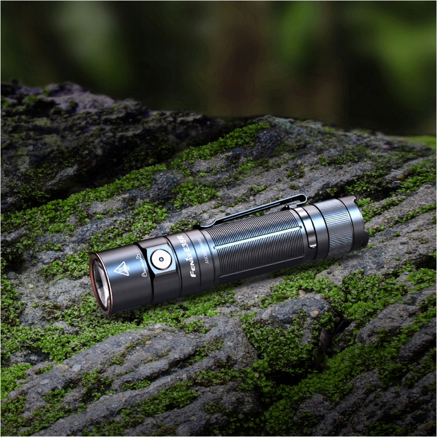 Latarka Fenix Fenix Torch E35R – Niezawodne źródło światła w każdej sytuacji