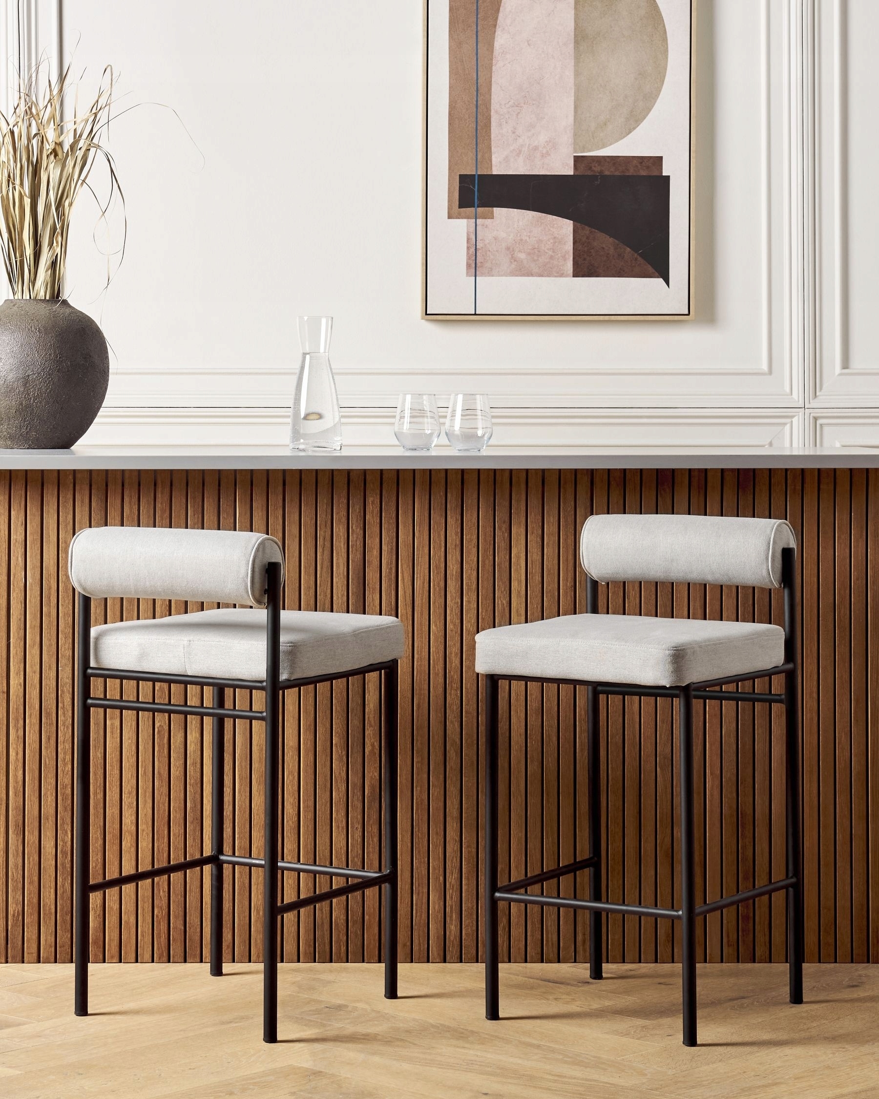 Ergonomiczne oparcia i brak podłokietników – Idealne do każdej przestrzeni