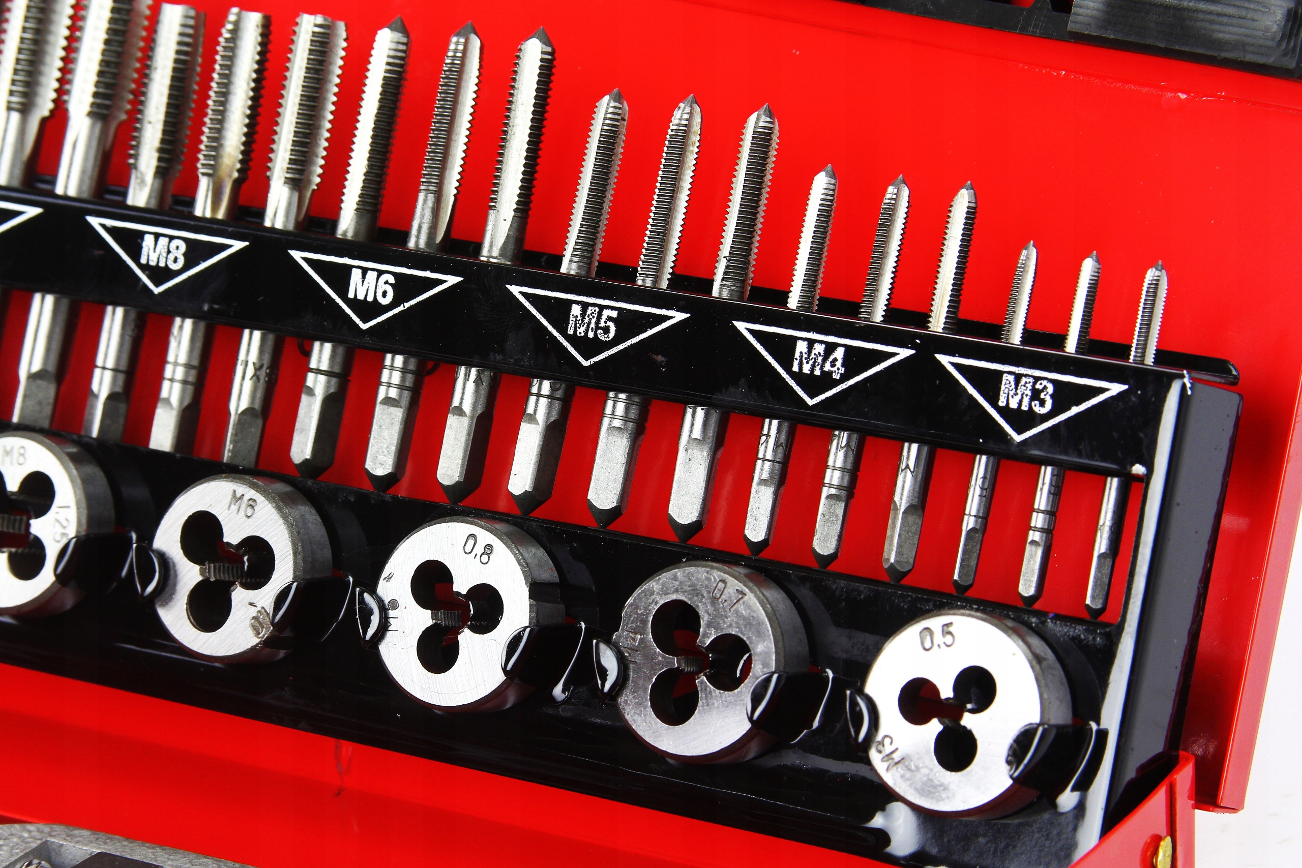 Geko GWINTOWNIKI+NARZYN. kpl.32cz – Komplet narzędzi do gwintowania