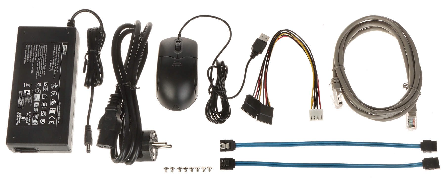 Wbudowany switch PoE i wsparcie dla 2 dysków twardych