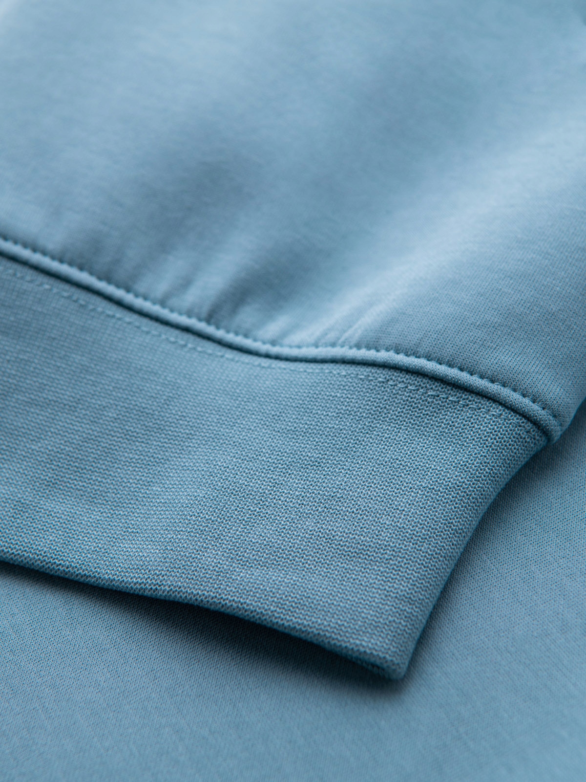 Funkcjonalne kieszenie i regulowany pas