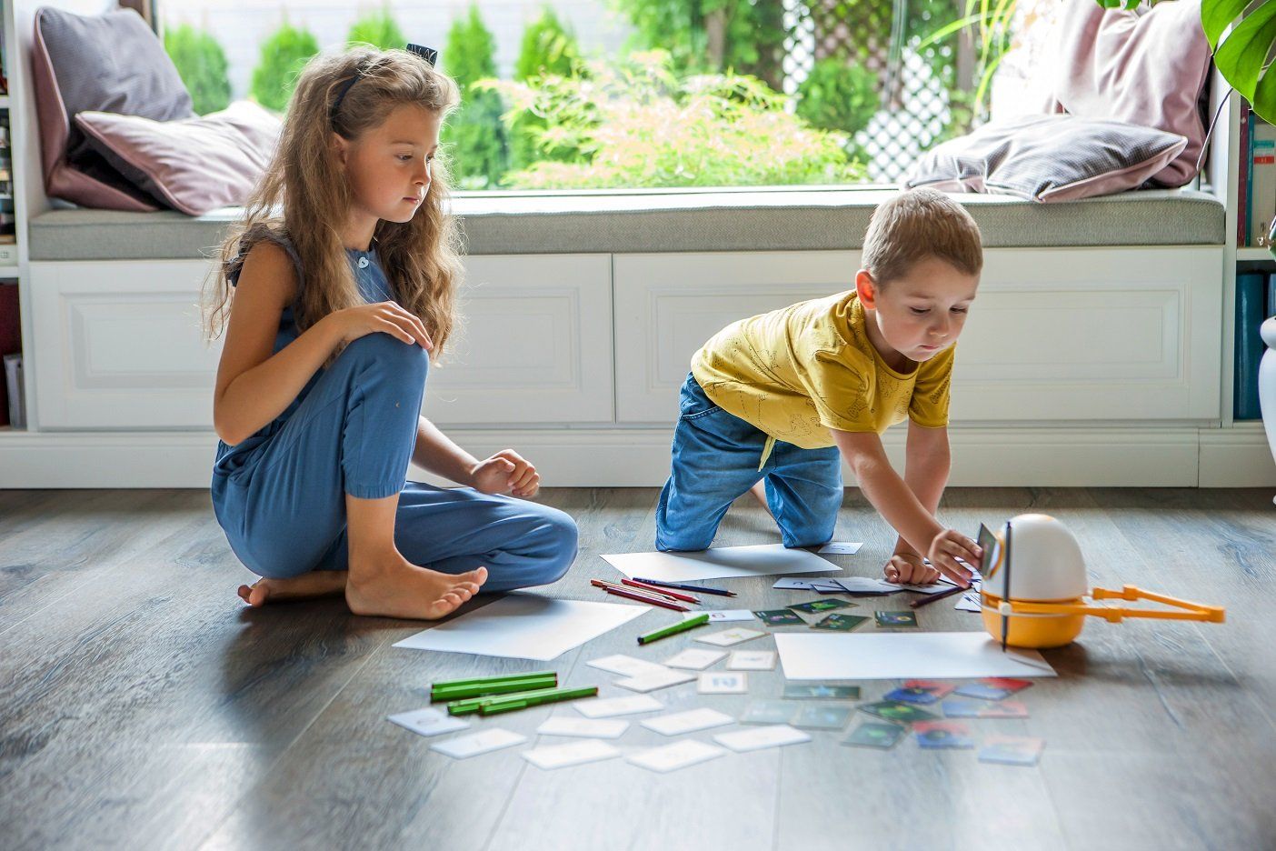 WeDra pokazuje i tłumaczy przyjemnym głosem, jak krok po kroku narysować wybrany przez dziecko obrazek.