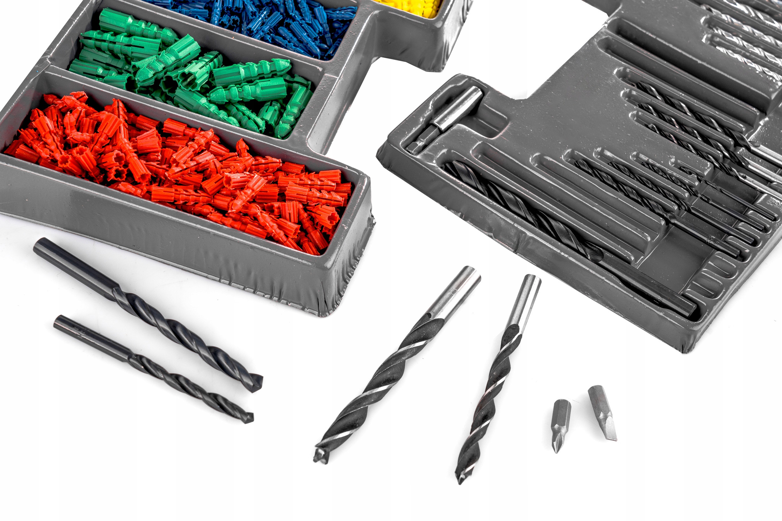 Elementy zestawu: wiertła, bity, przedłużka magnetyczna