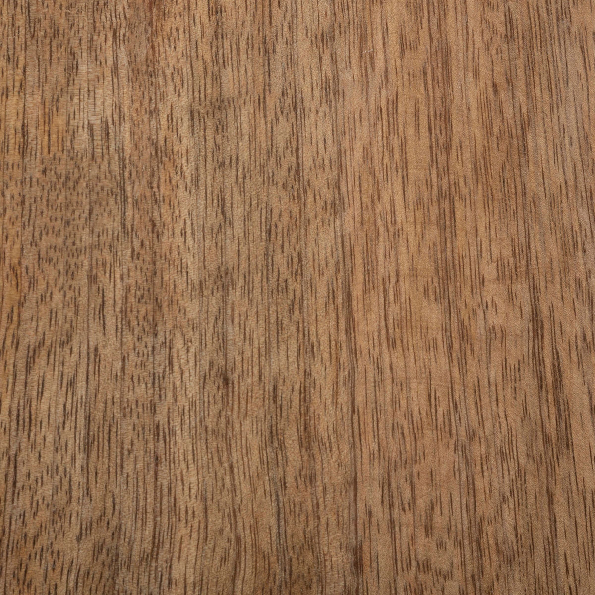 Wykonanie z trwałego drewna mango i płyty MDF