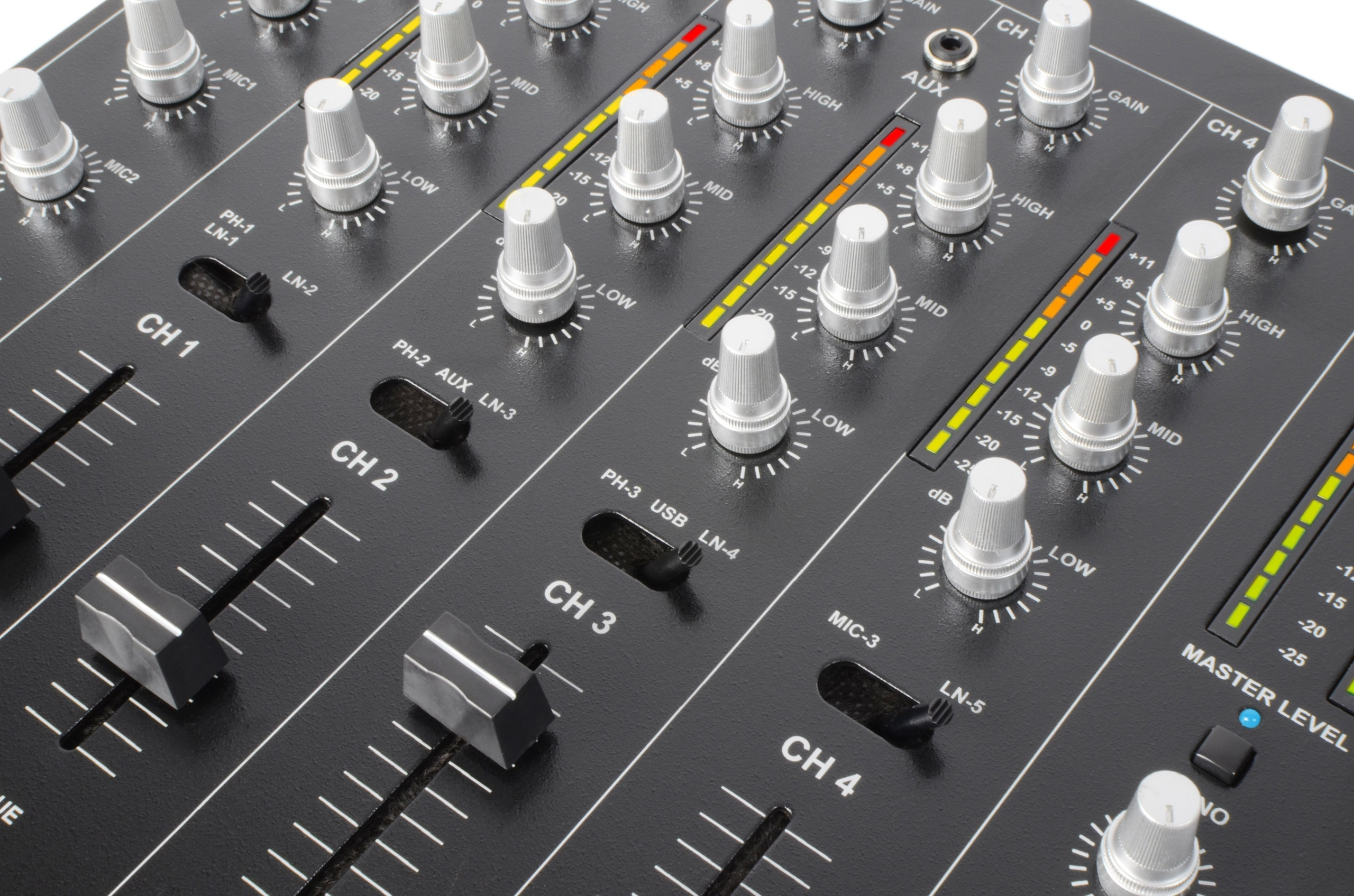 Mikser 4-kanałowy USB STM-7010 Vonyx – Idealny dla DJ-ów i amatorów