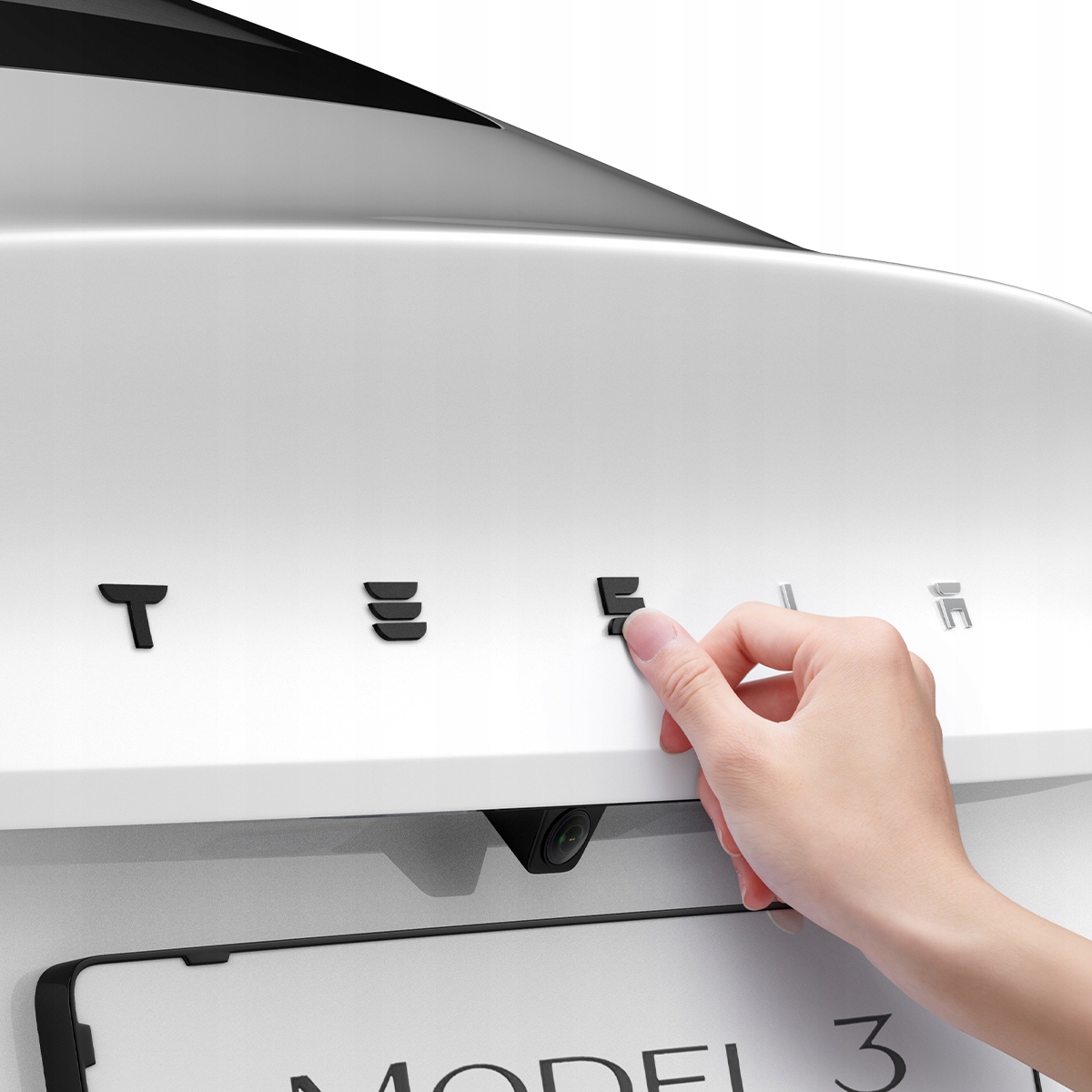 Spigen Tesla Rear Emblem Logo Full Cover – Pełna ochrona emblematu dla Tesla Model 3 2024