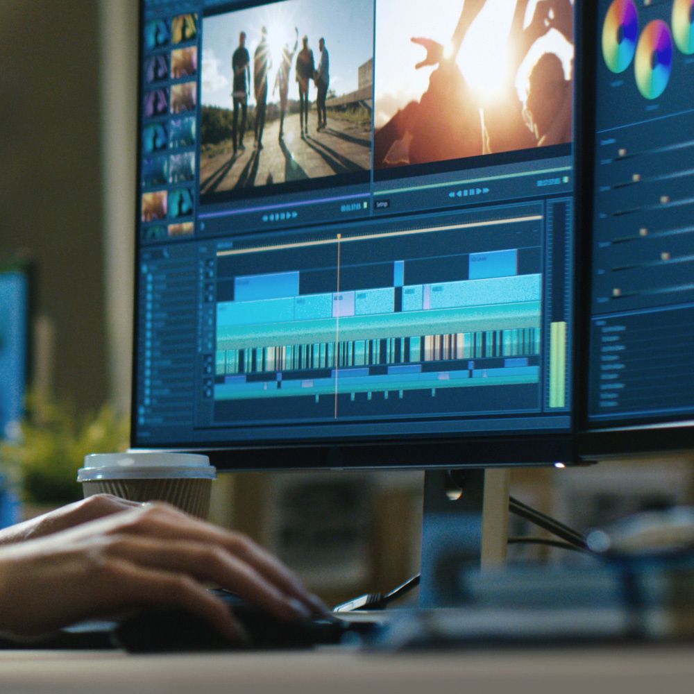 Latest UHS-II standard for reliable high-resolution photography and video recording