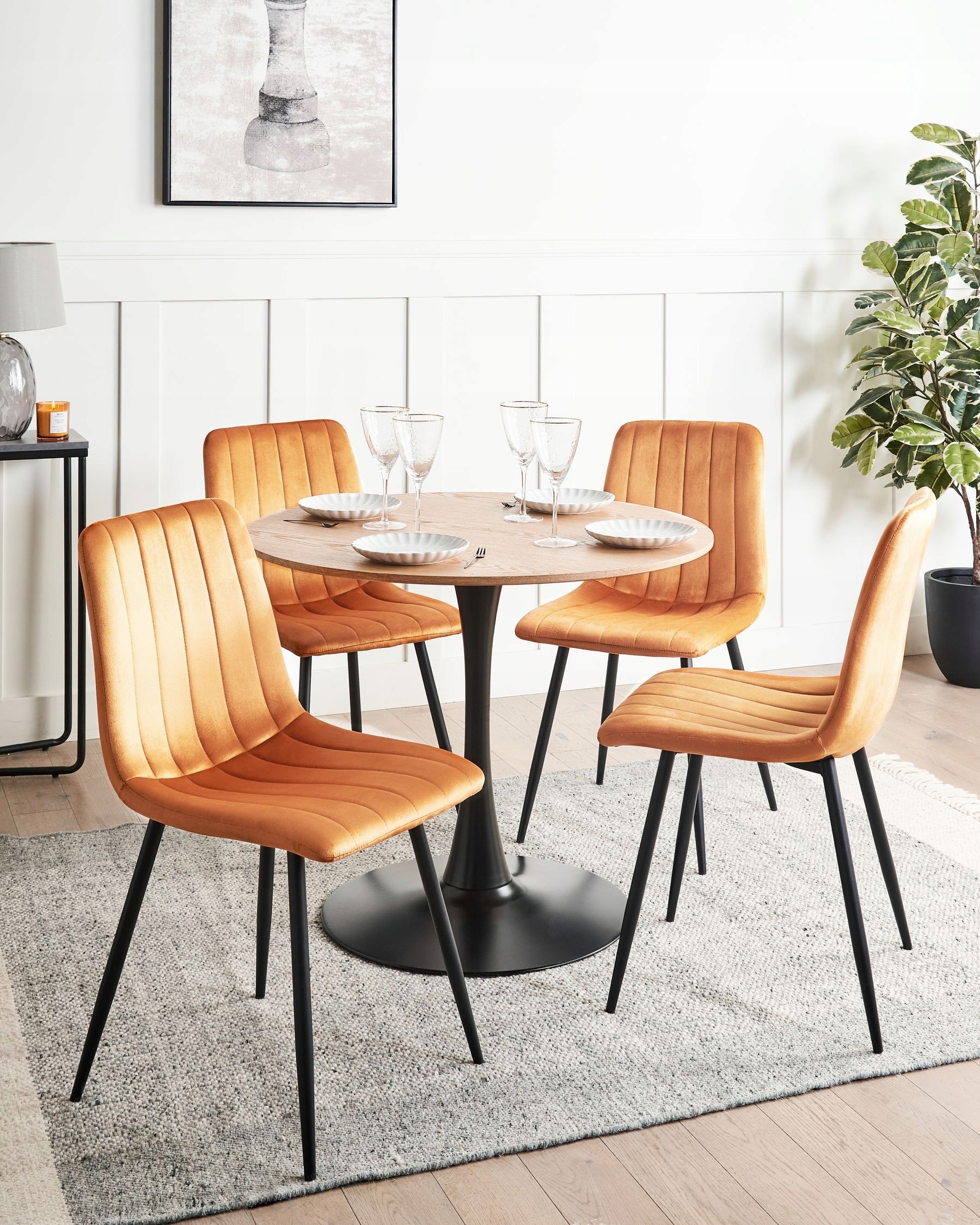 Wyjątkowy design i kolorystyka – Pomarańczowy welur w Twojej jadalni