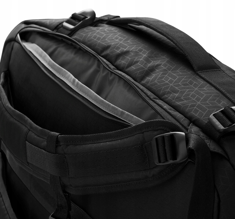 Praktyczne rozwiązania – kieszeń na laptopa i organizery