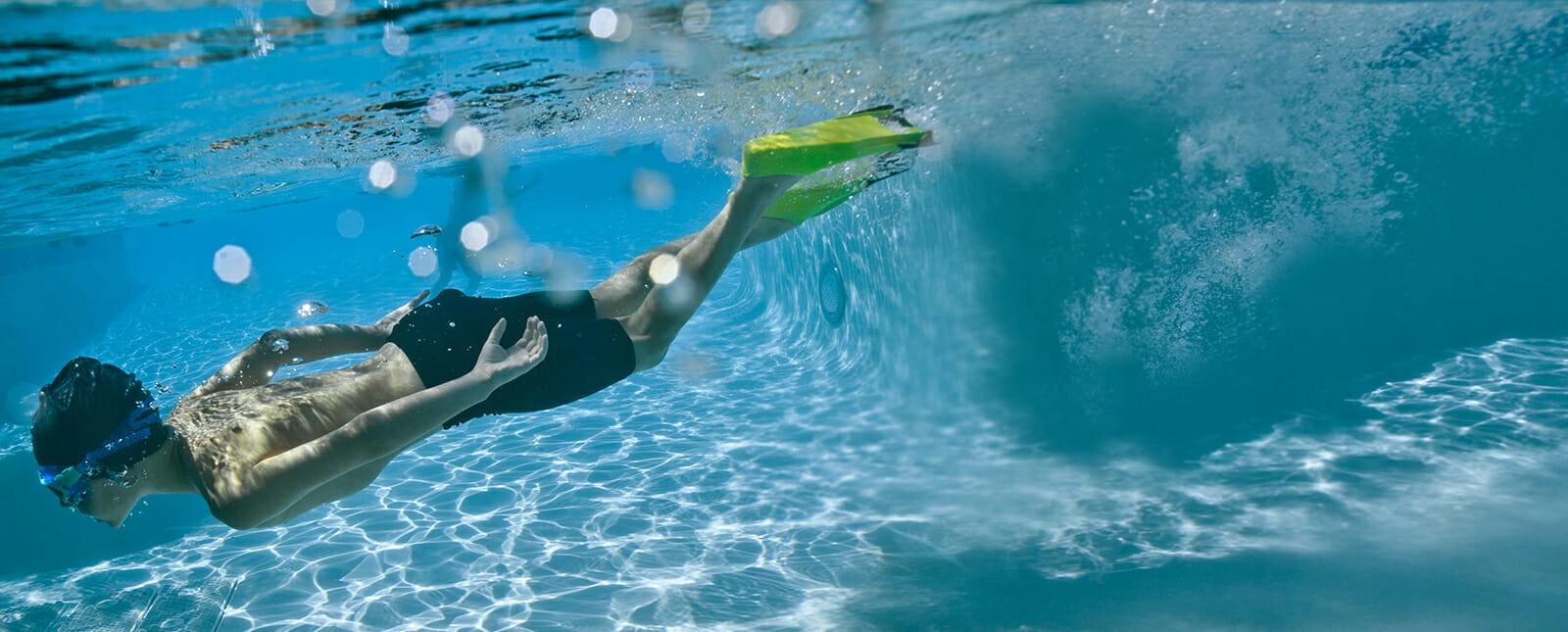 PŁETWY KRÓTKIE Z2 ZOOMERS YELLOW JUNIOR 2.35.004 ROZMIAR B (35-36) – Idealne dla młodych pływaków