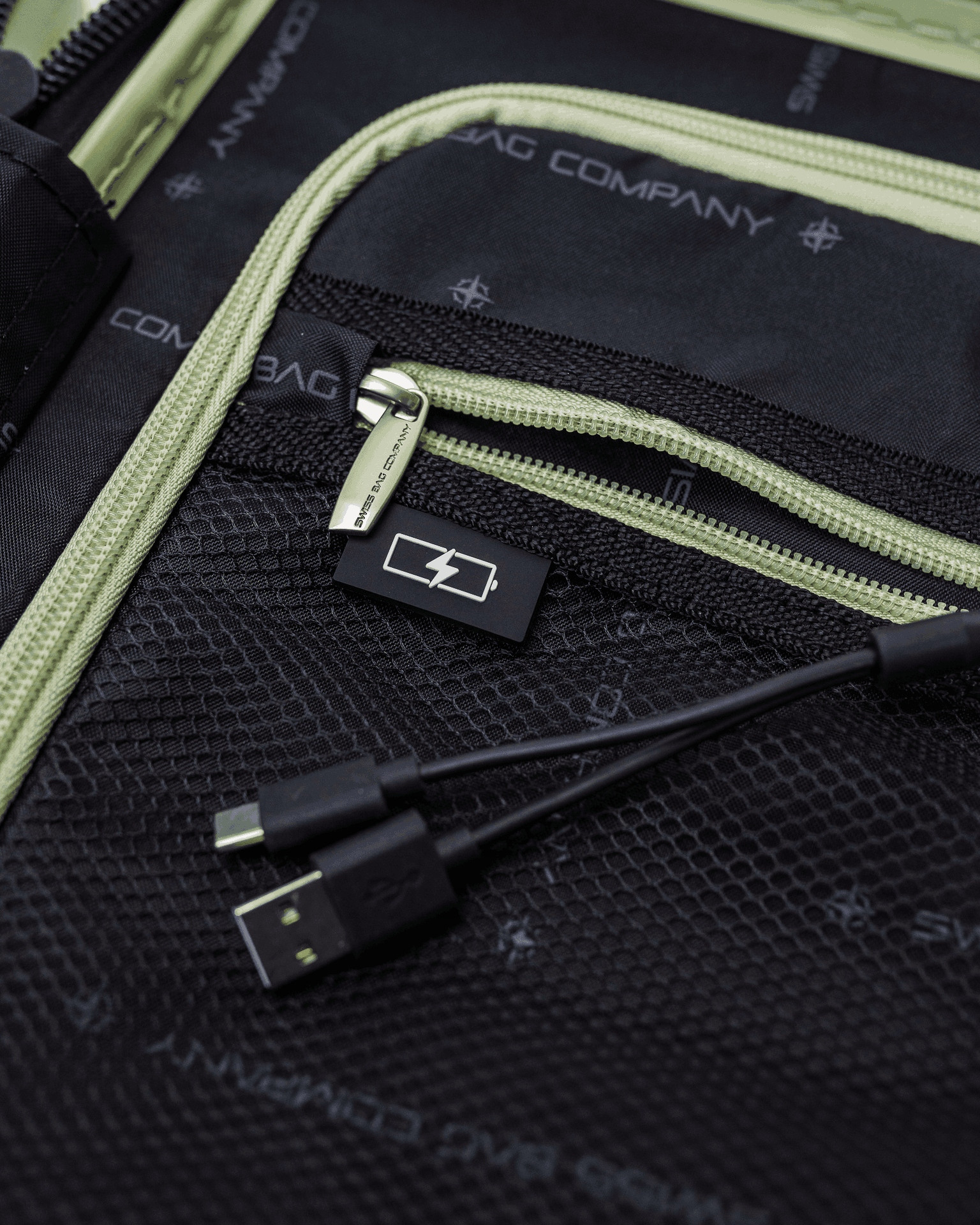 Wygodne prowadzenie – Cztery obrotowe kółka i wysuwany uchwyt