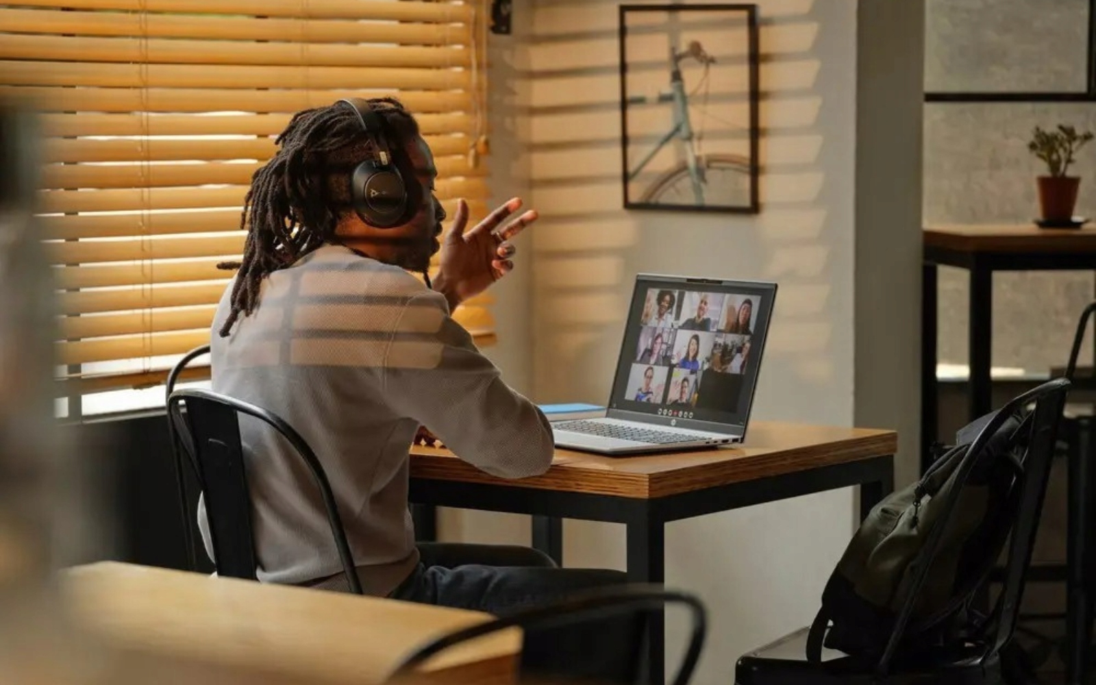 HP OmniBook 5 Next Gen AI Ryzen AI 5 340 – Laptop do pracy z wydajnością AI