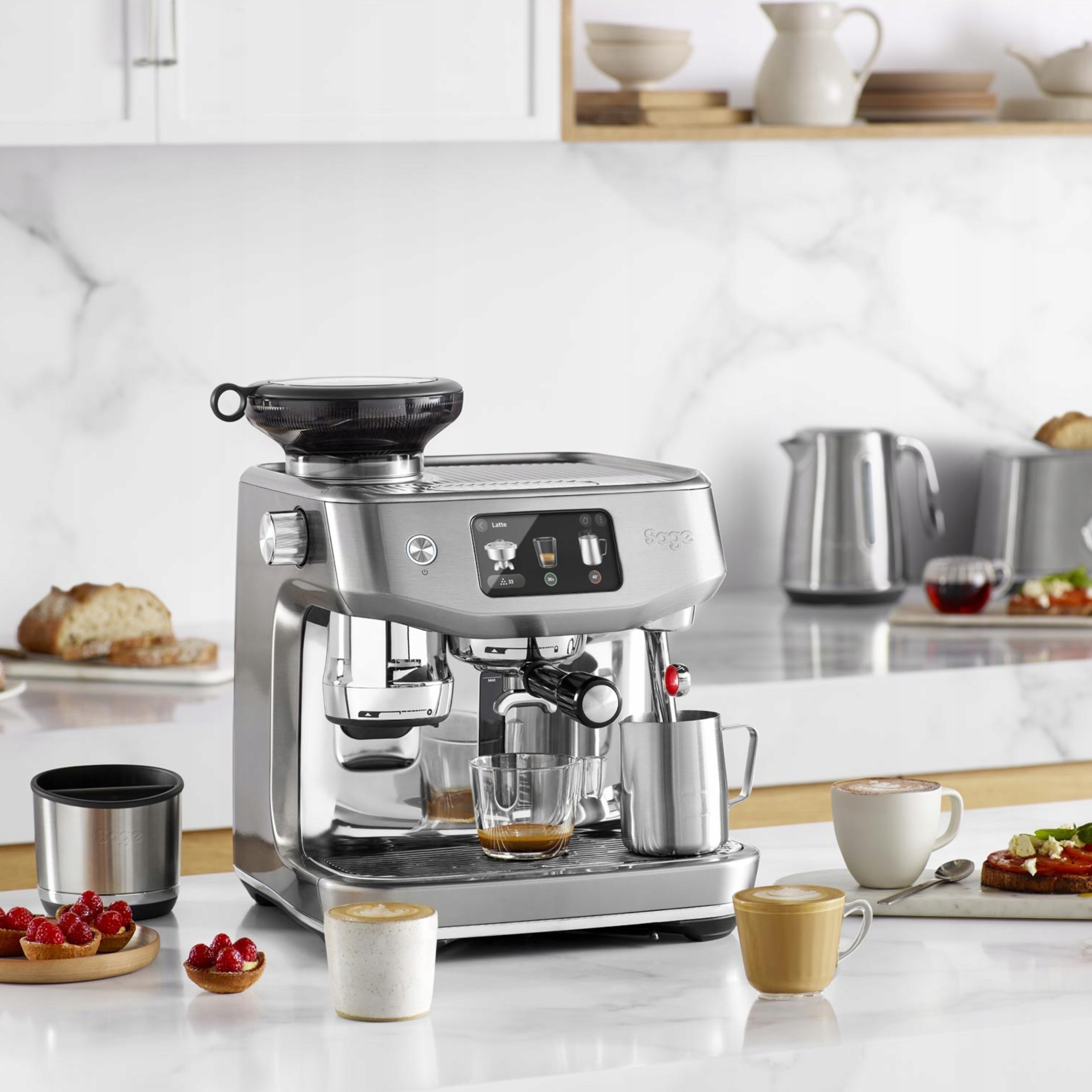 Wbudowany młynek z automatycznym dostosowaniem grubości mielenia