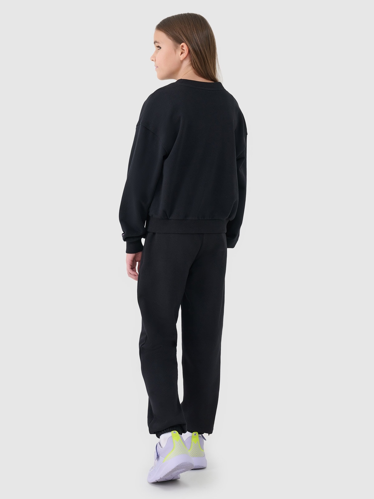 Spodnie dla dziewczynki 4F CAS F0950 czarne – Komfort i styl na co dzień