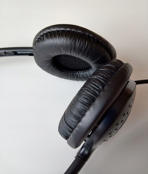 Miękkie poduszki nauszne dla maksymalnego komfortu