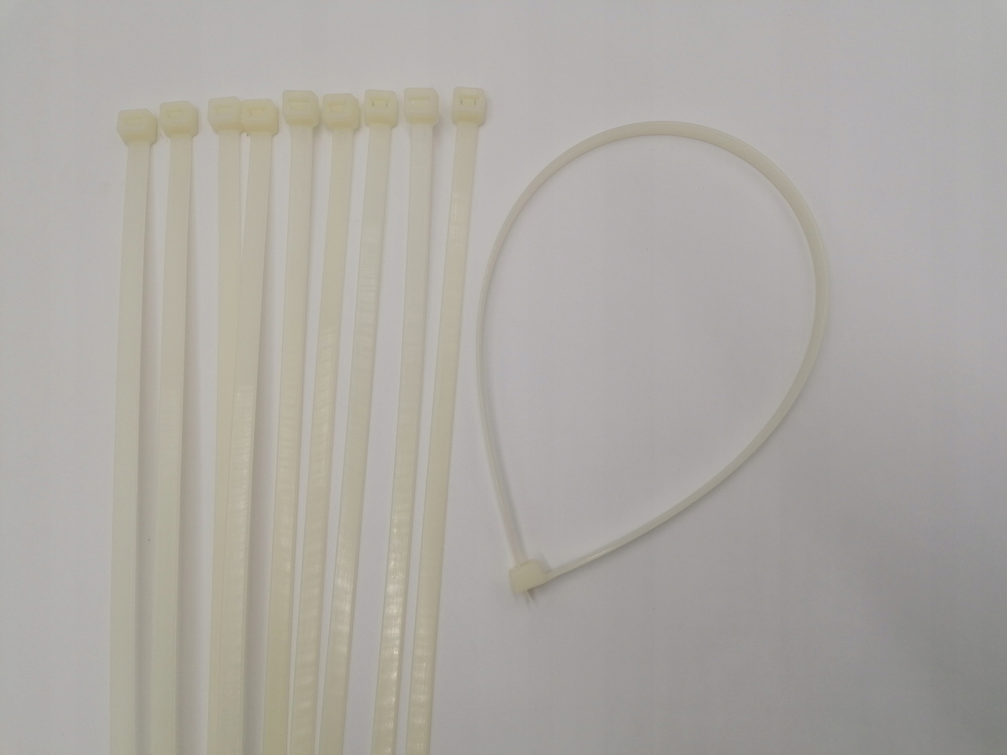 Opaska zaciskowa nylonowa 710 mm – Wytrzymałość i elastyczność