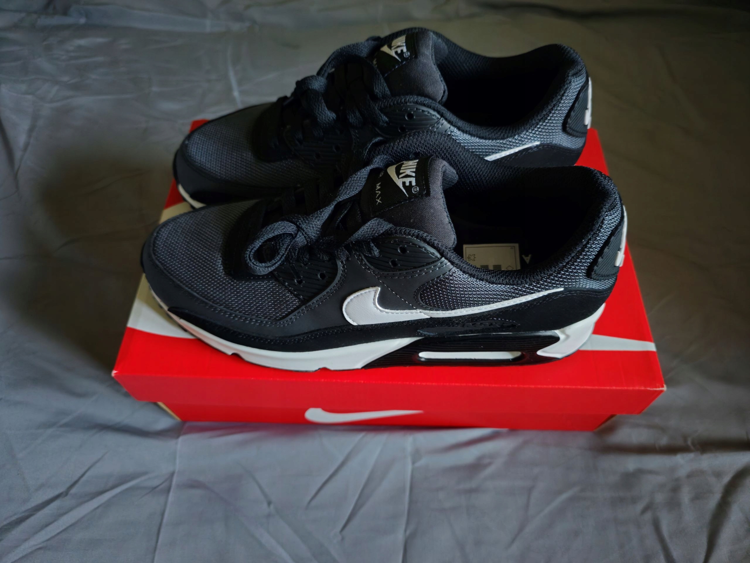 Buty męskie NIKE AIR MAX 90 CN8490 002 – Klasyka w sportowym stylu