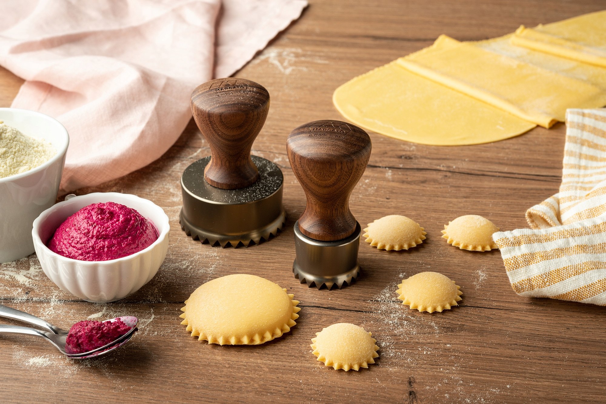 Wysokiej jakości materiały – stal nierdzewna i drewno gruszkowe