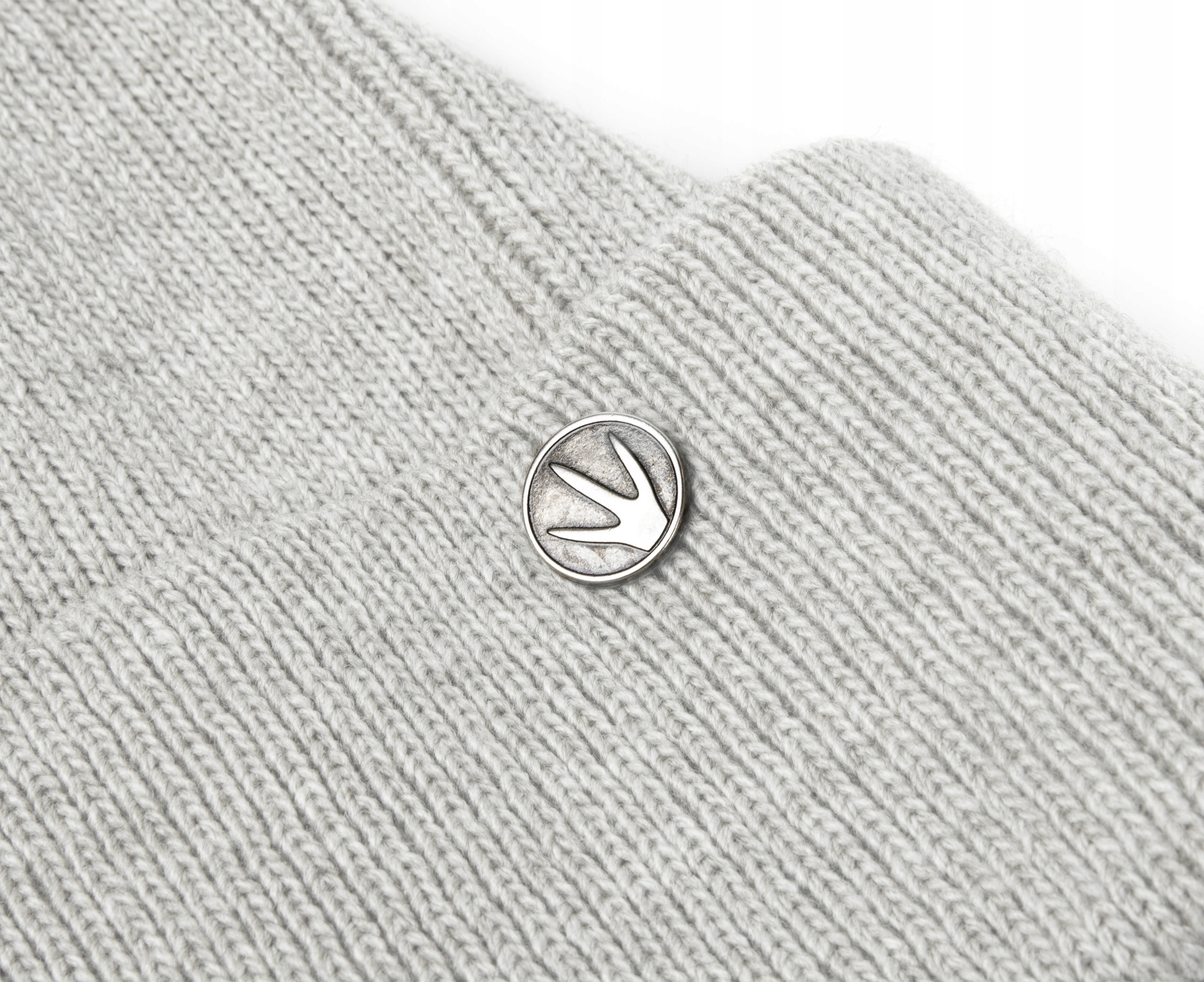 Stylowe detale – Ozdobne logo i wywinięcie