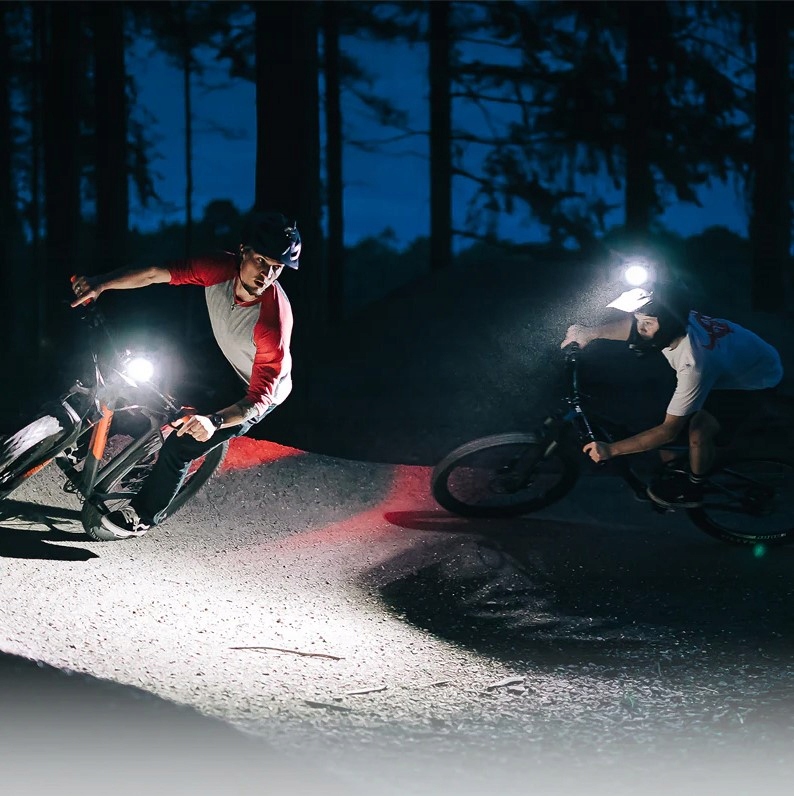 Moc światła 8000 lumenów – Idealne do jazdy w trudnych warunkach