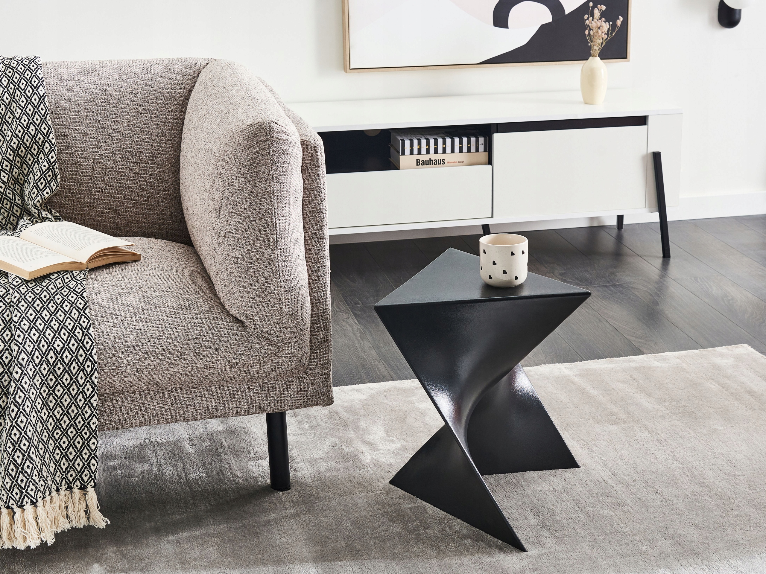 Idealny do salonu, sypialni i przedpokoju