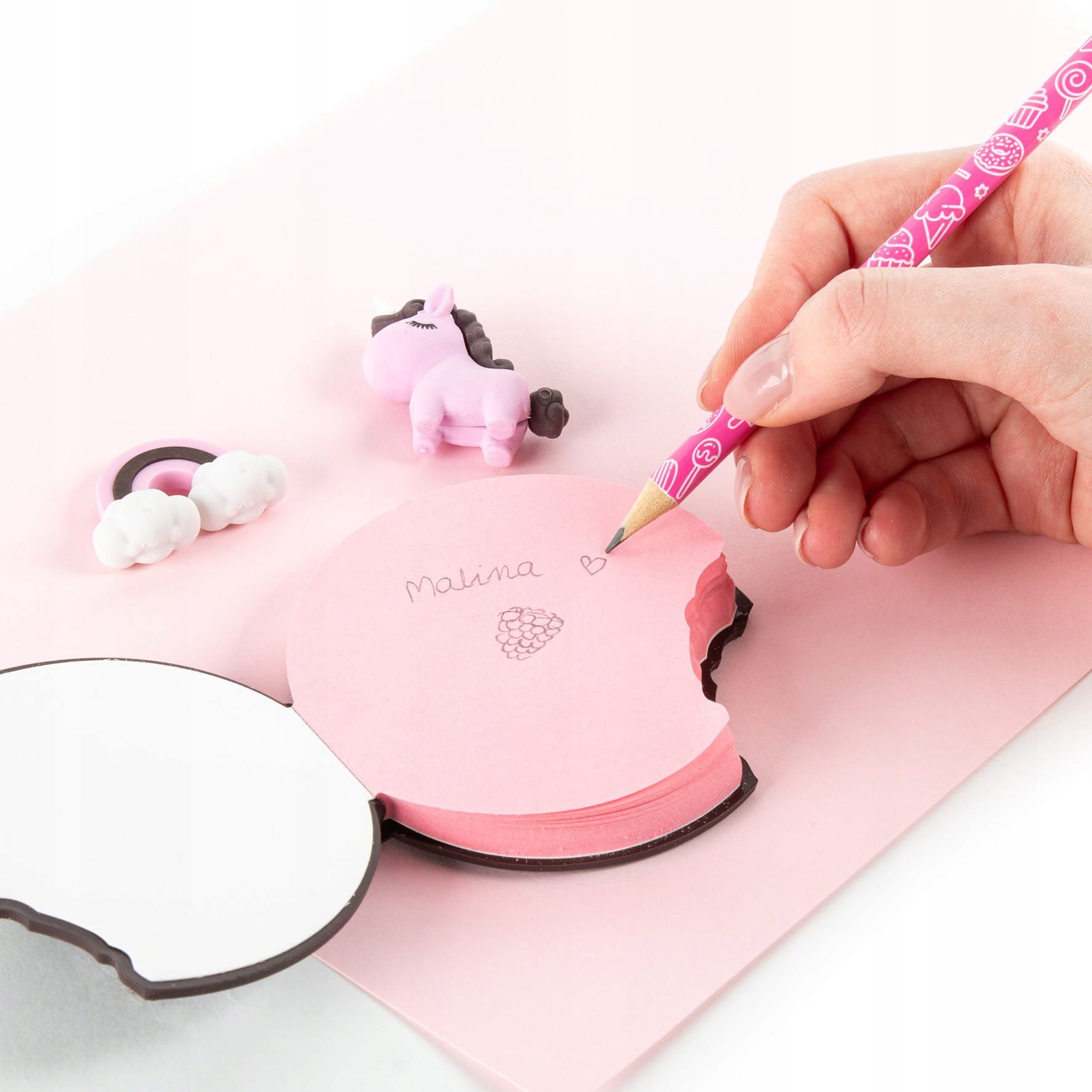 Zestaw akcesoriów – Ołówek HB i kolorowe gumki