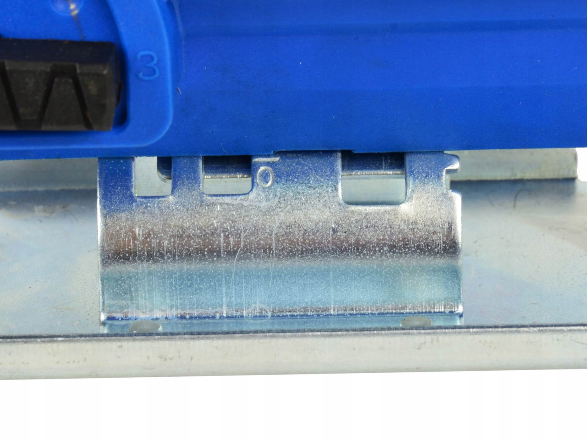 Mocny silnik 810 W – Wydajność i niezawodność w pracy