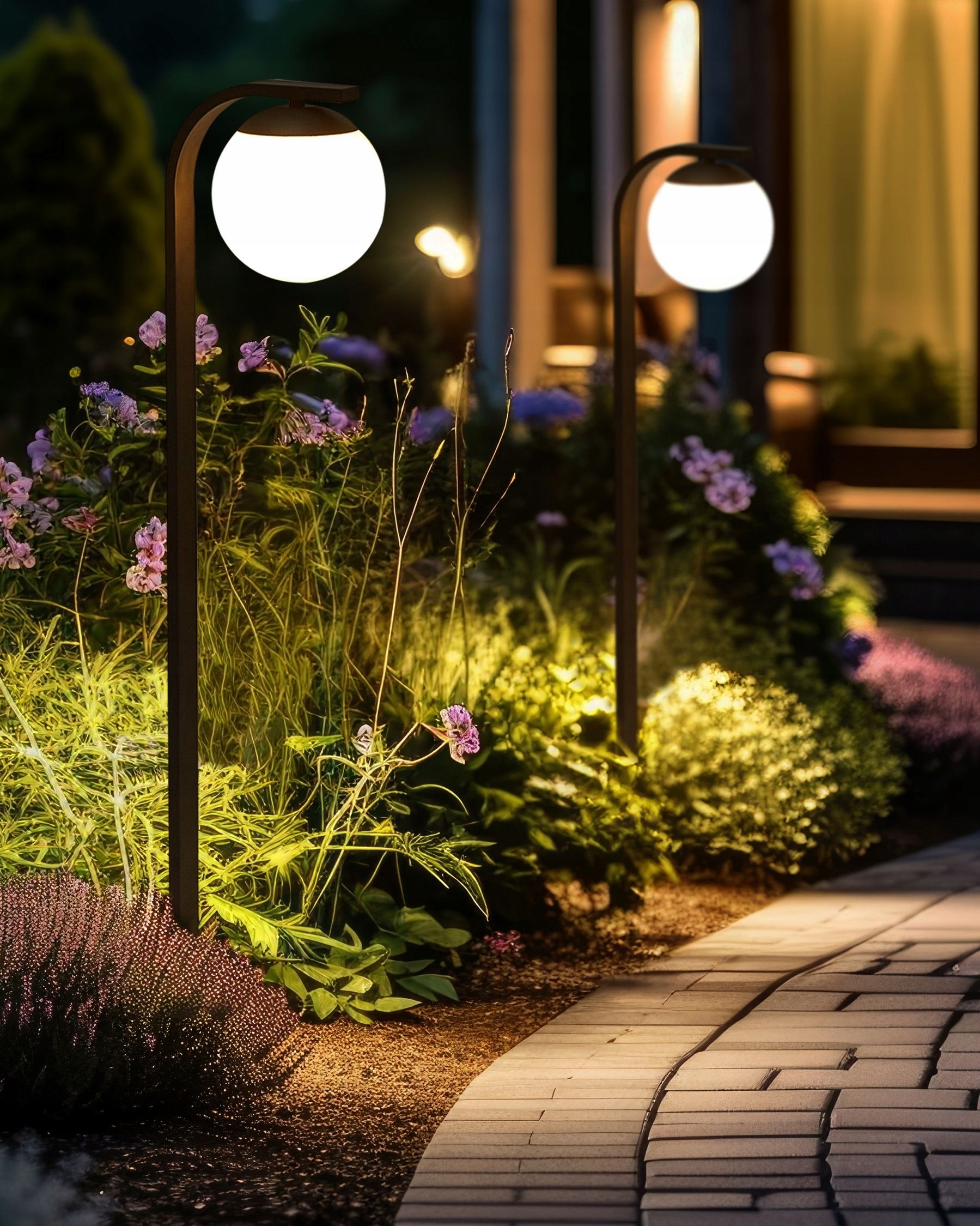 Stojąca lampa ogrodowa KULSI Czarny – Elegancja i funkcjonalność w Twoim ogrodzie