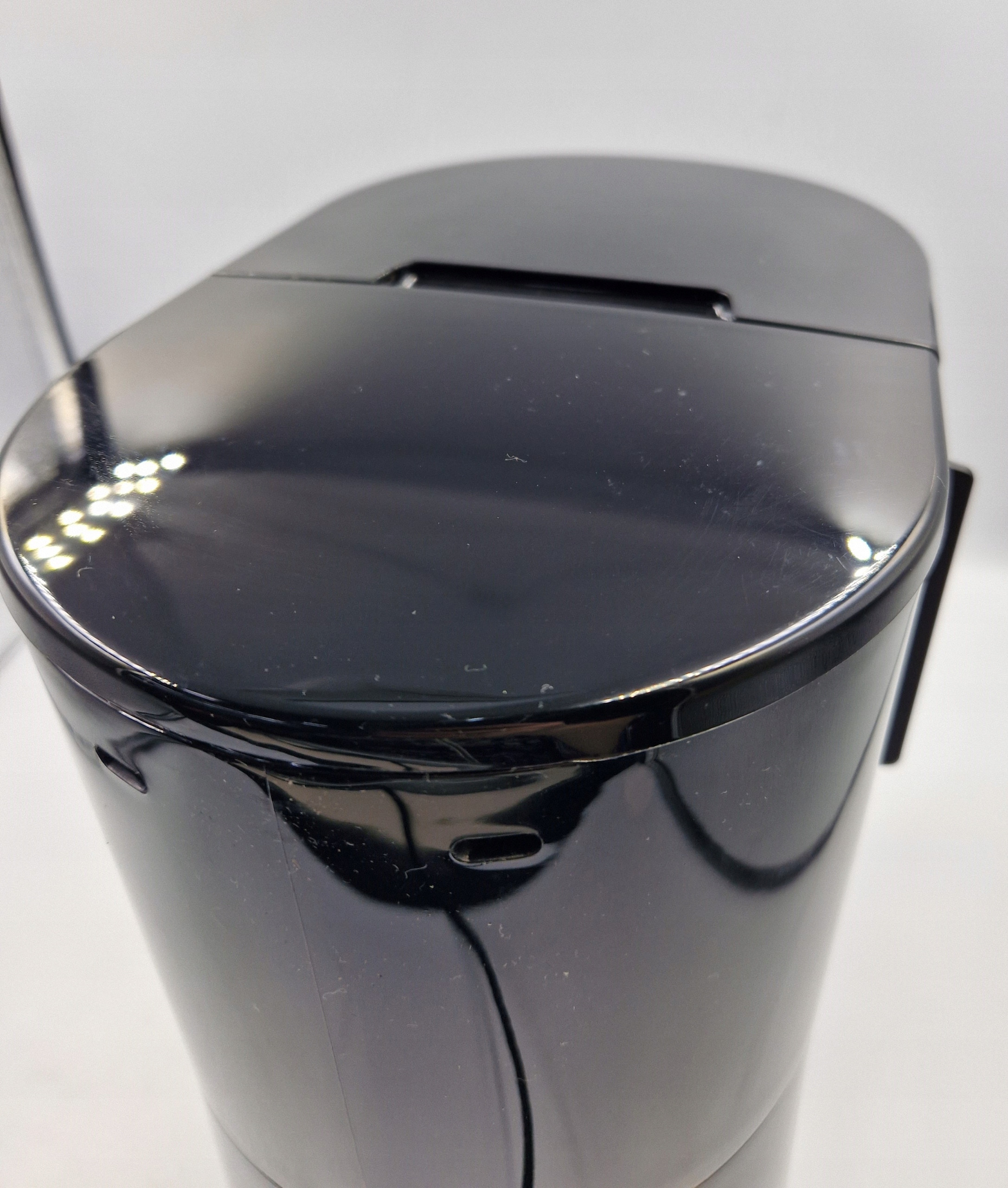 Łatwość czyszczenia dzięki zdejmowanemu wkładowi filtrującemu