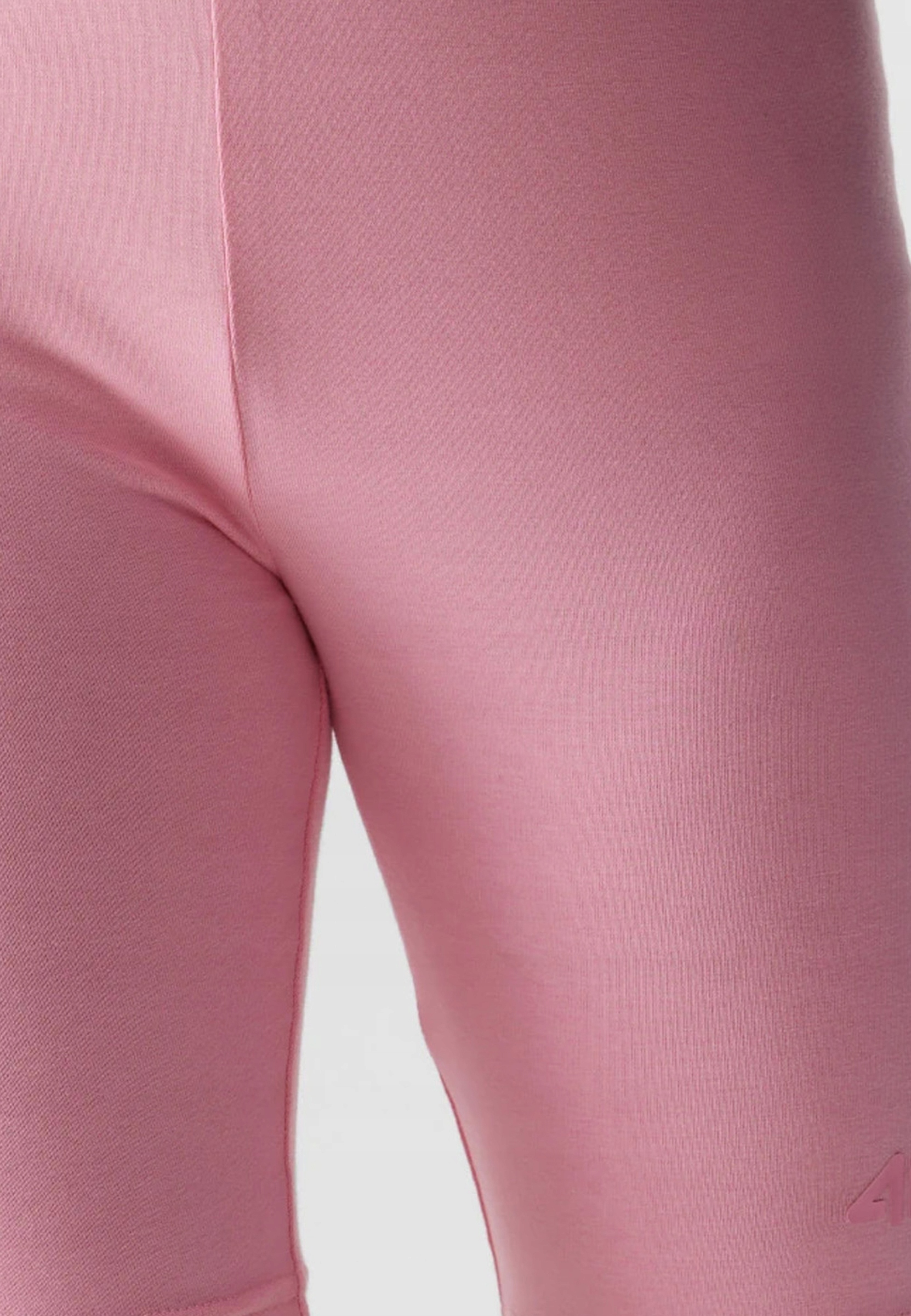 Dlaczego warto wybrać legginsy 4F F129? – Główne zalety produktu