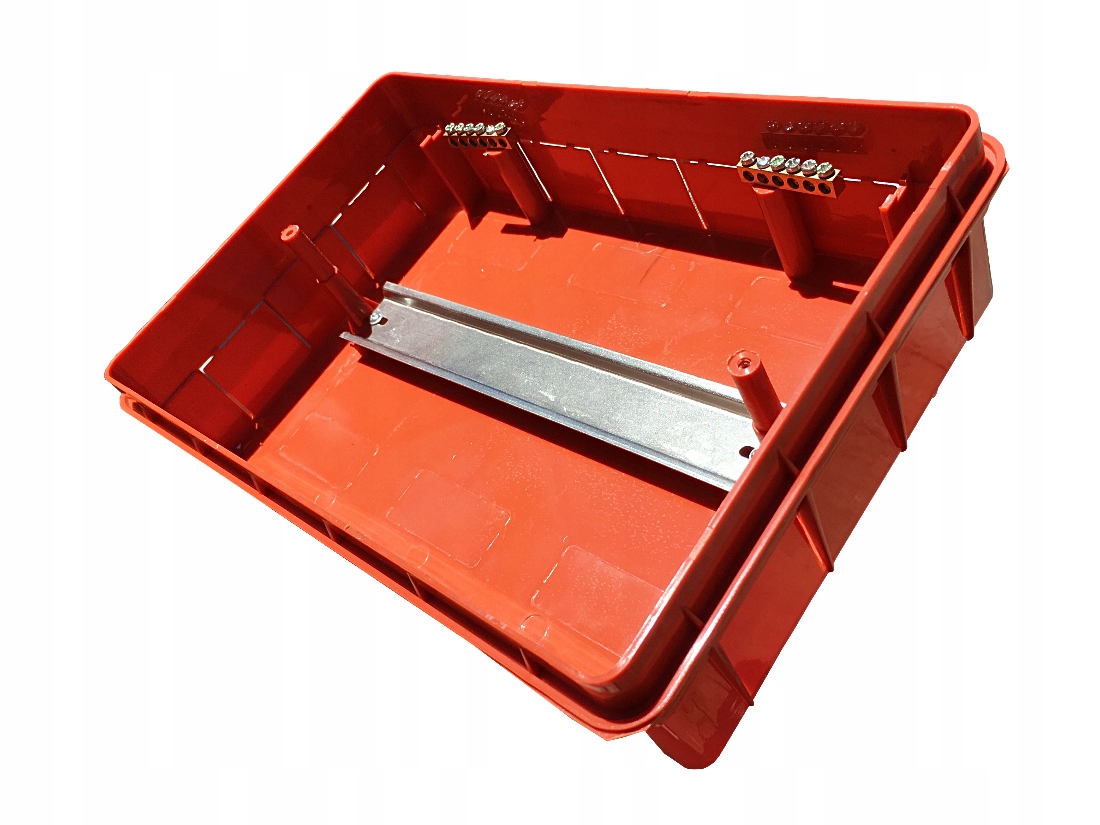 Przemyślana konstrukcja z łatwym wprowadzeniem przewodów