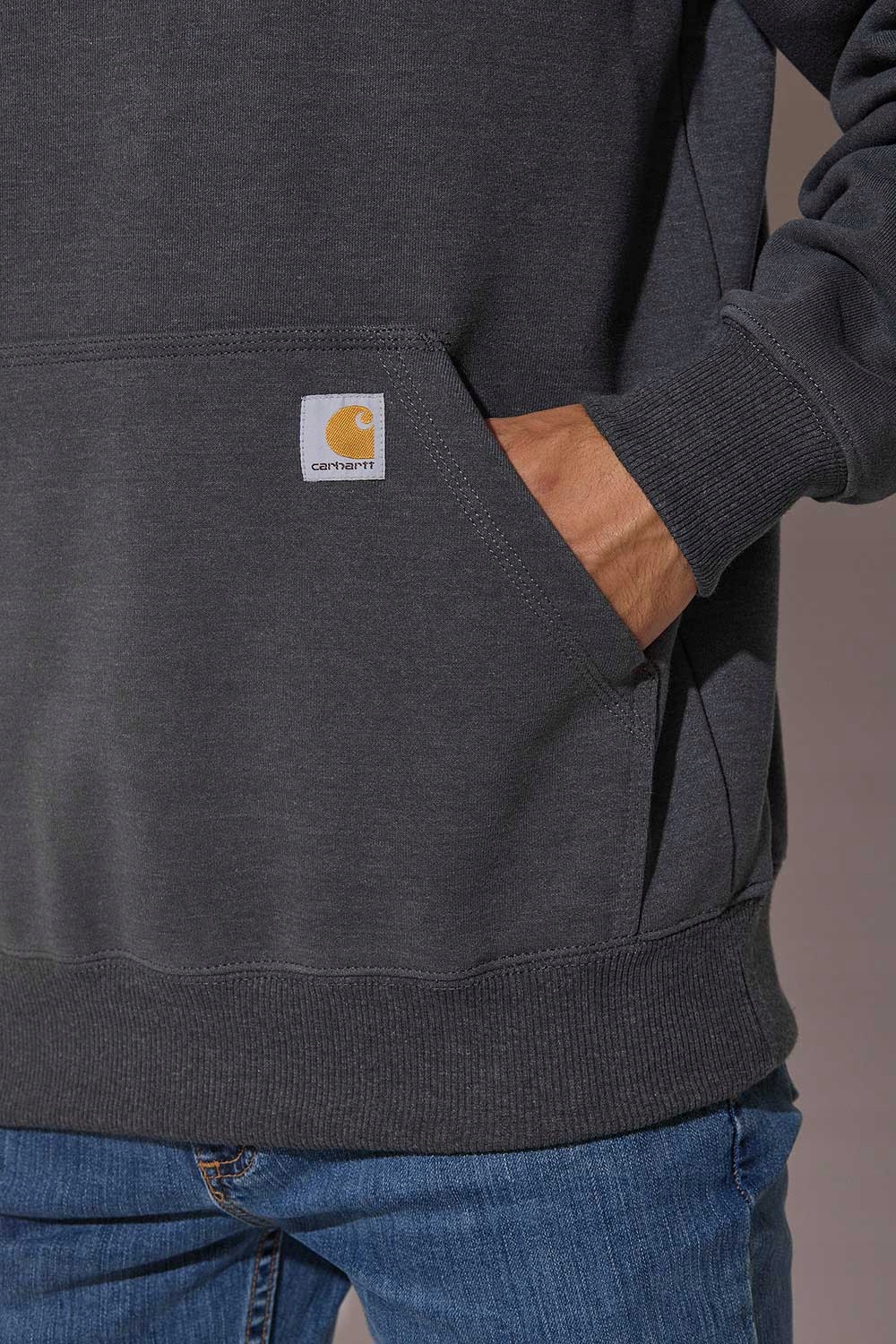 Praktyczne detale: kieszeń i zamek błyskawiczny