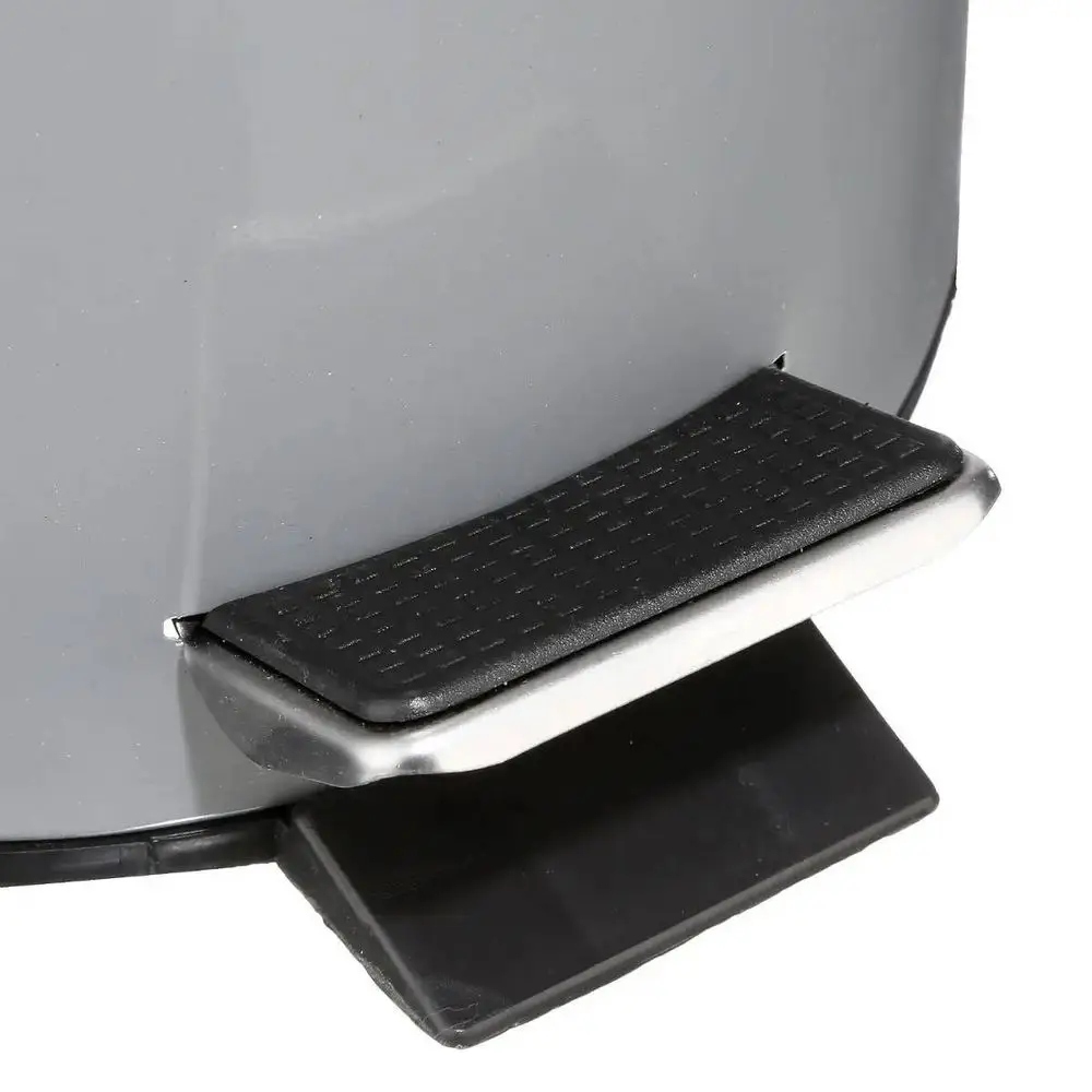 Otwierana pokrywa i pedał nożny – Wygoda użytkowania