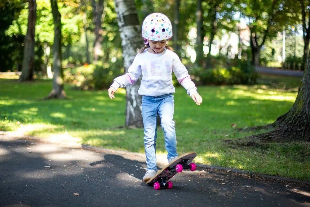 Kask sportowy Minnie Mouse 9080 white SEVEN – Bezpieczna jazda dla dzieci