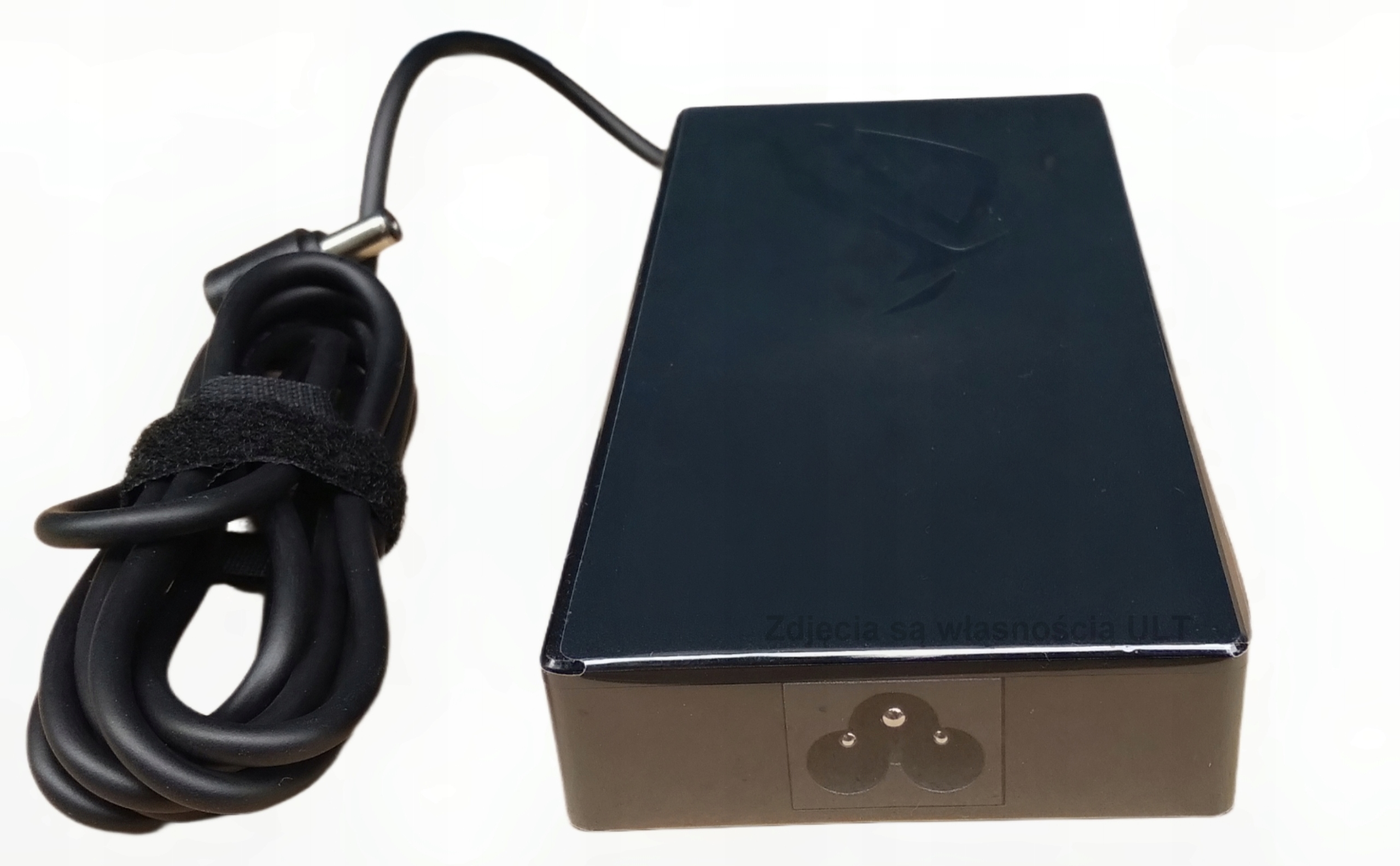 Wysoka moc zasilacza – 180 W dla stabilnej pracy