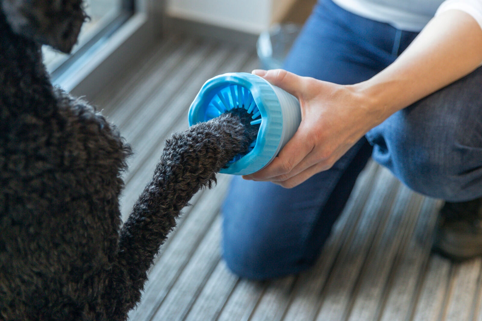 Delikatna silikonowa szczotka dla komfortu zwierzęcia