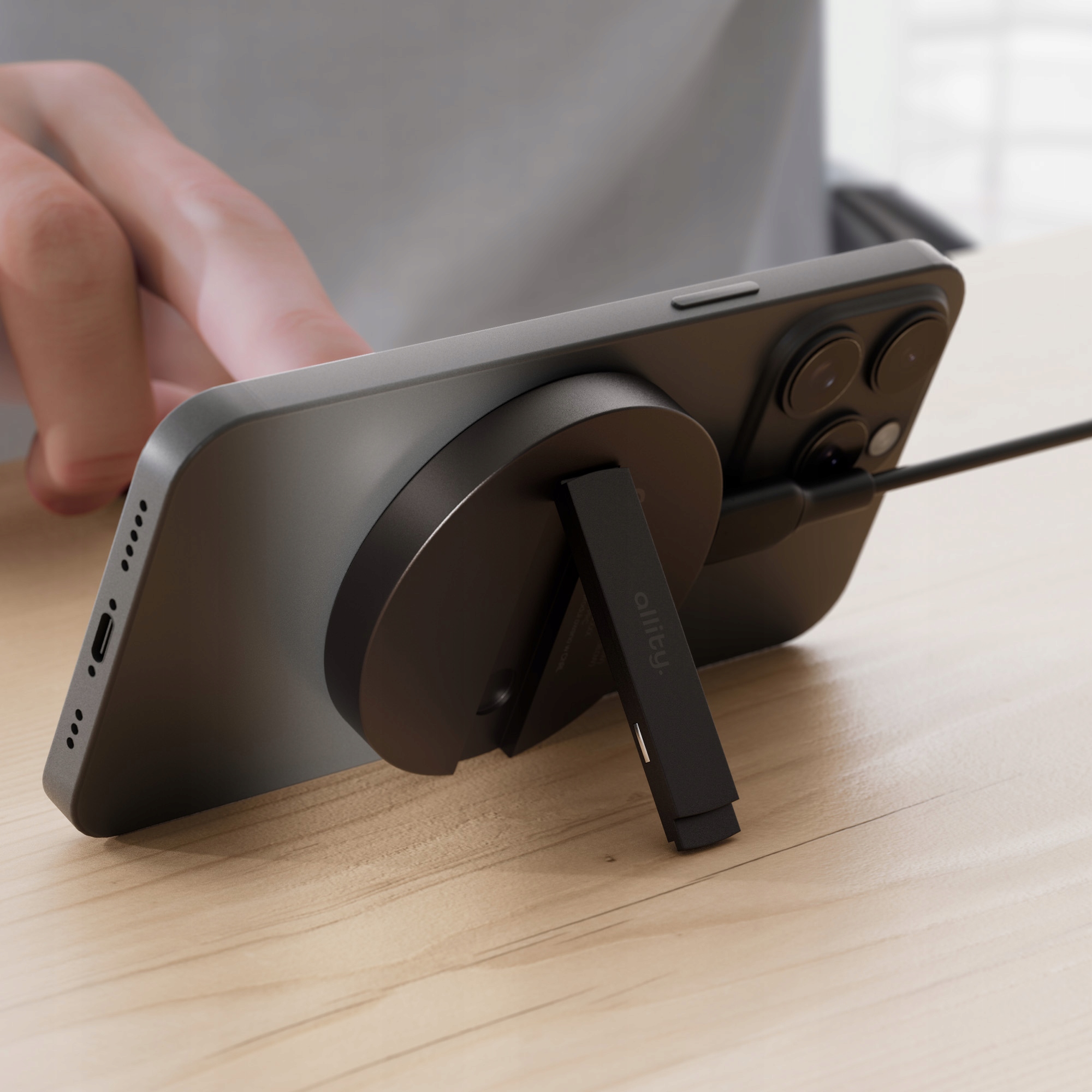 Szybkie ładowanie indukcyjne 15W z technologią MagSafe