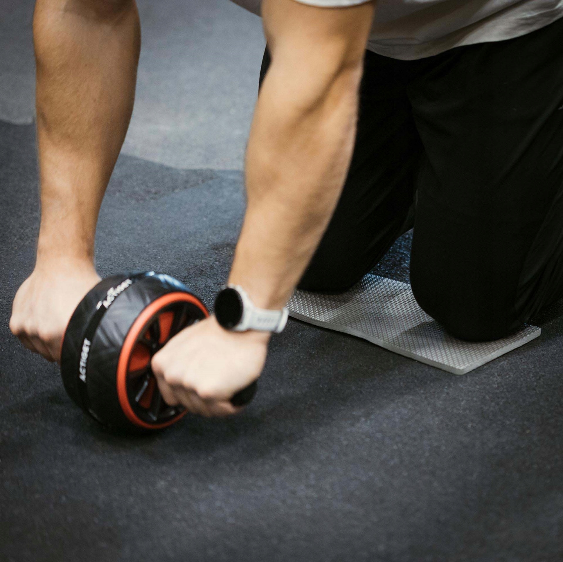 Stabilność i kontrola ruchu – Kluczowe cechy szerokiego rollera