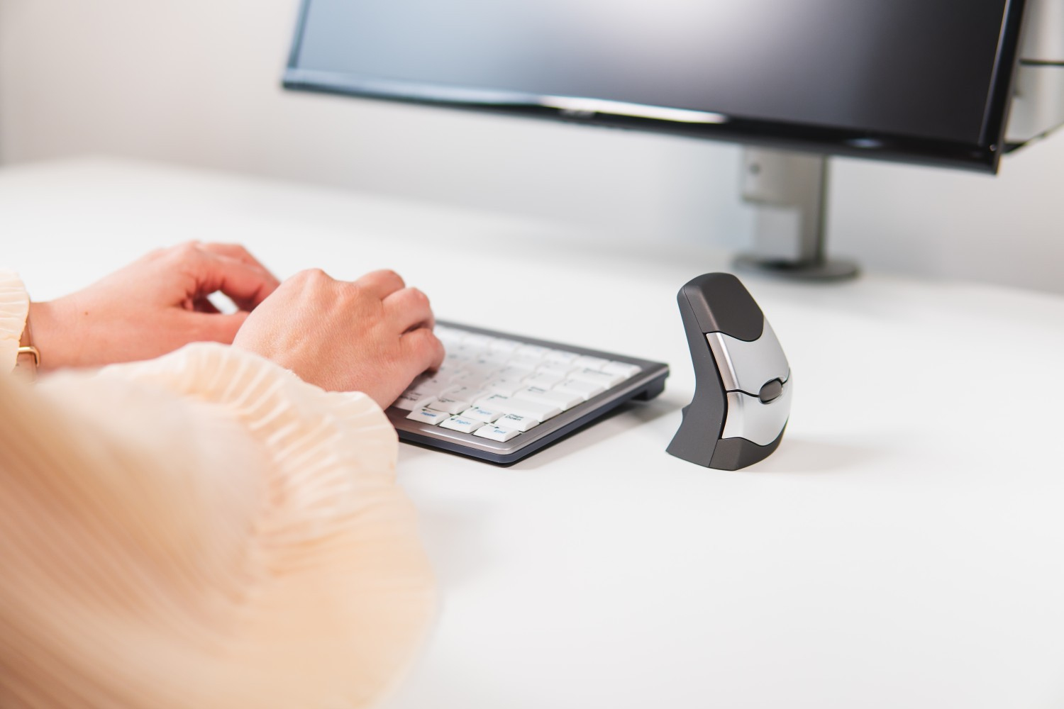 BakkerElkhuizen DXT Precision Wireless – Ergonomiczna mysz do biura