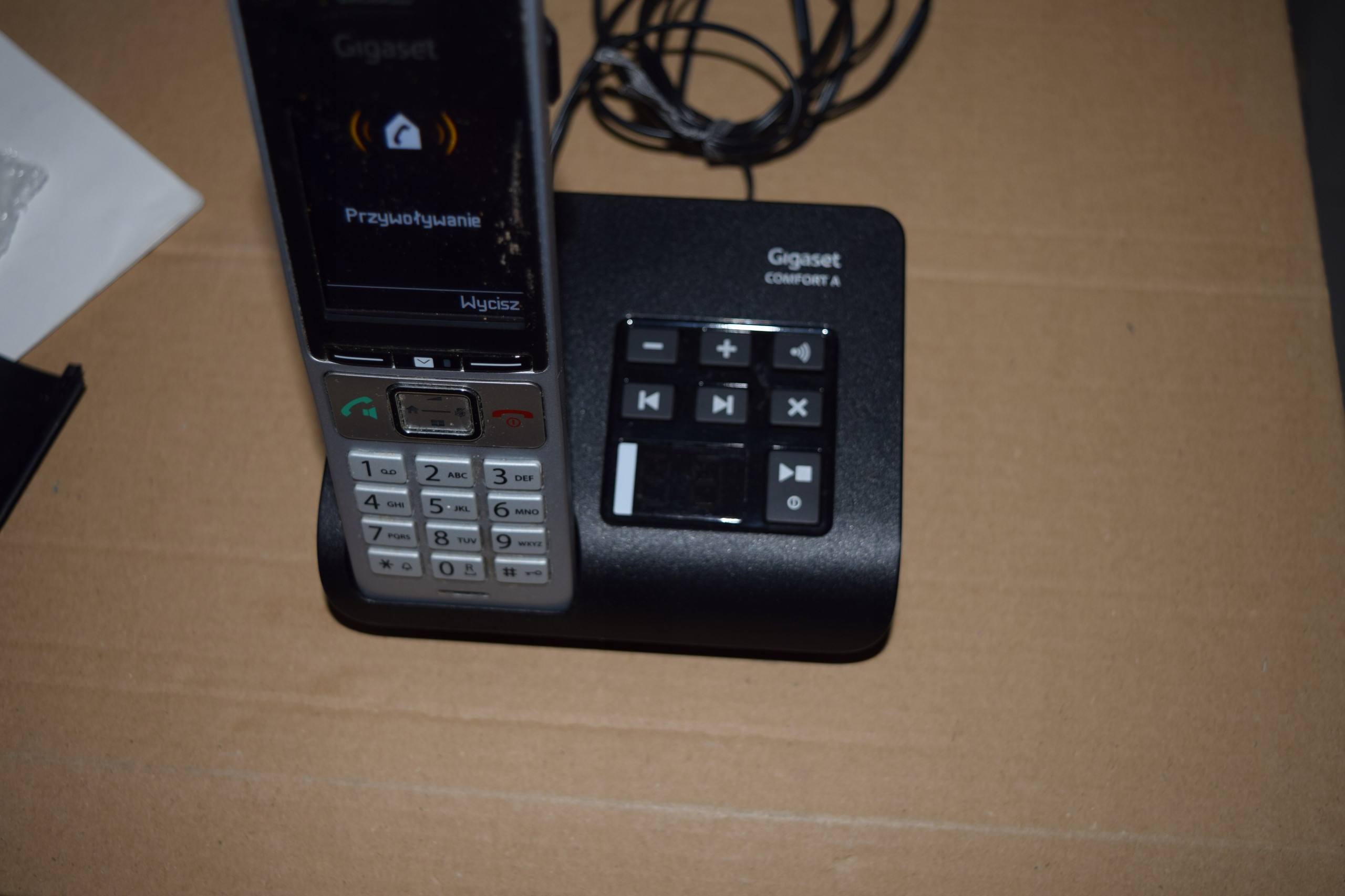 Zestaw głośnomówiący i złącze słuchawkowe